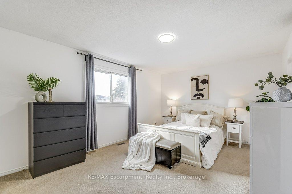 Photo 21 of 19 National Drive, Hamilton, Gershome — HOMEH