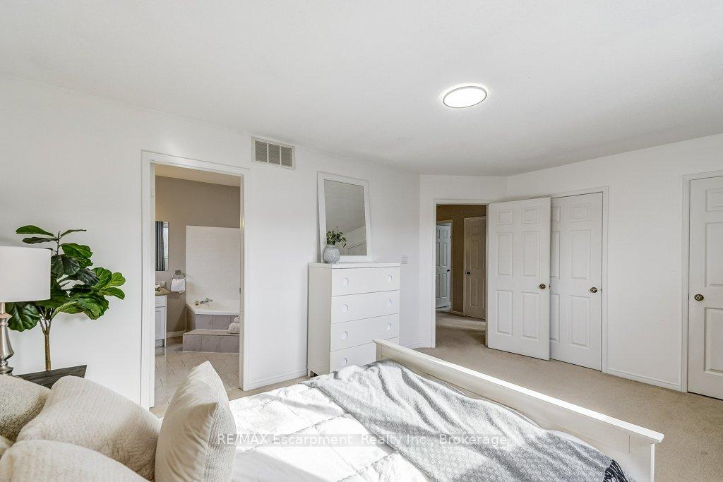 Photo 22 of 19 National Drive, Hamilton, Gershome — HOMEH