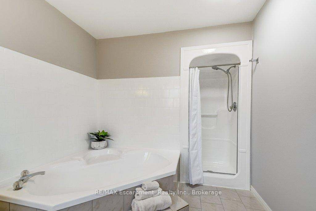 Photo 24 of 19 National Drive, Hamilton, Gershome — HOMEH