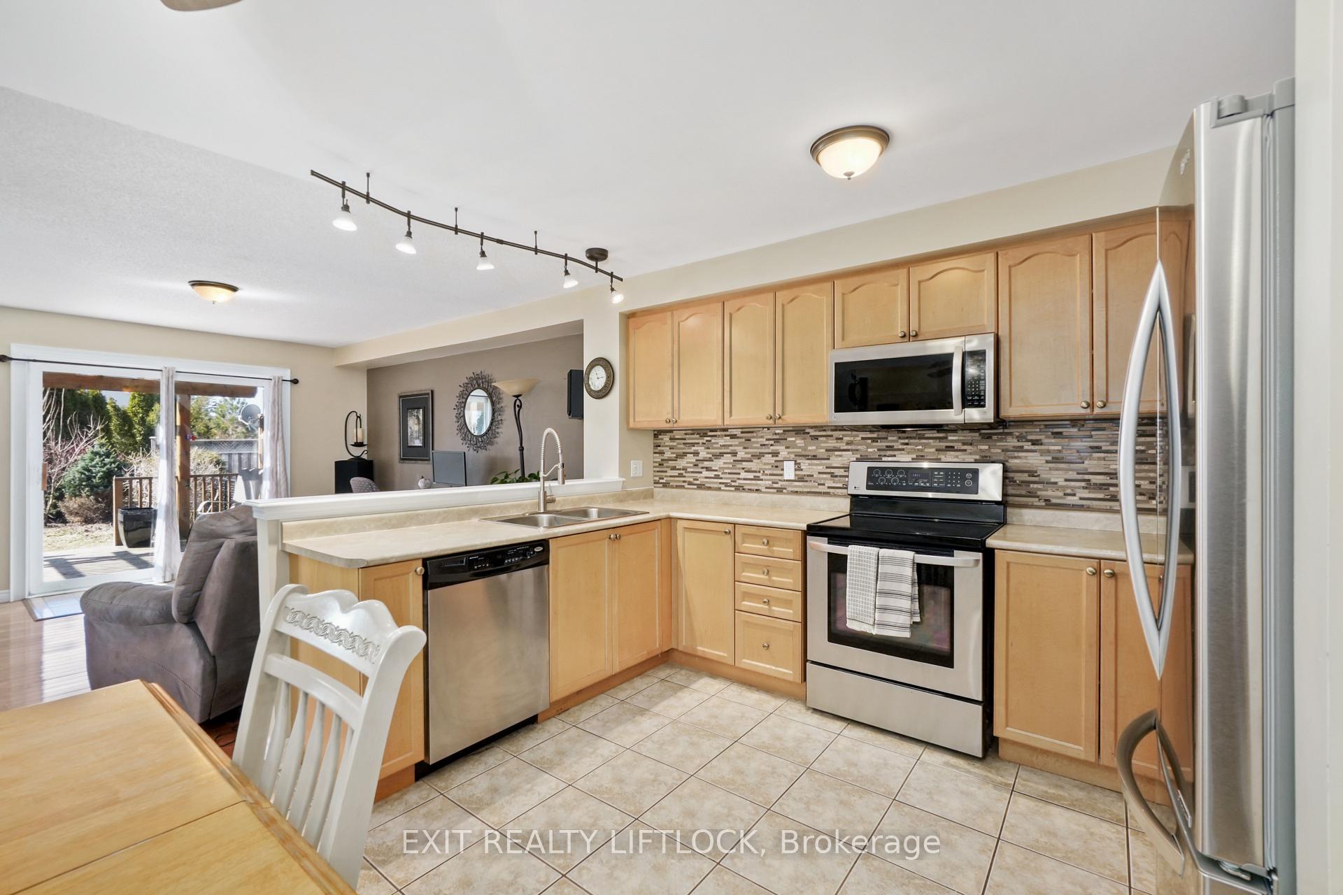 Photo 7 of 561 Garbutt Terrace, Peterborough, Northcrest Ward 5 — HOMEH