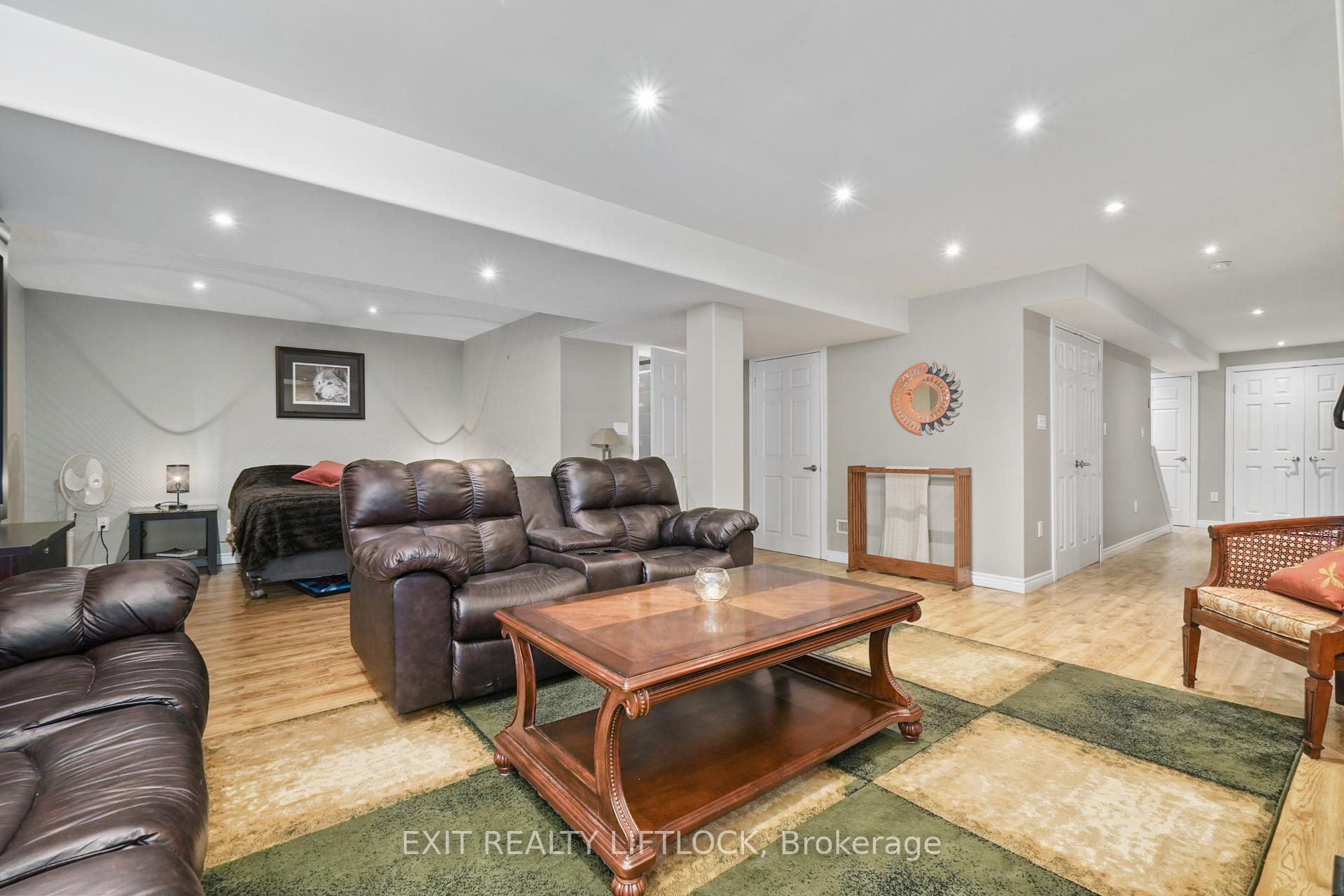 Photo 18 of 561 Garbutt Terrace, Peterborough, Northcrest Ward 5 — HOMEH
