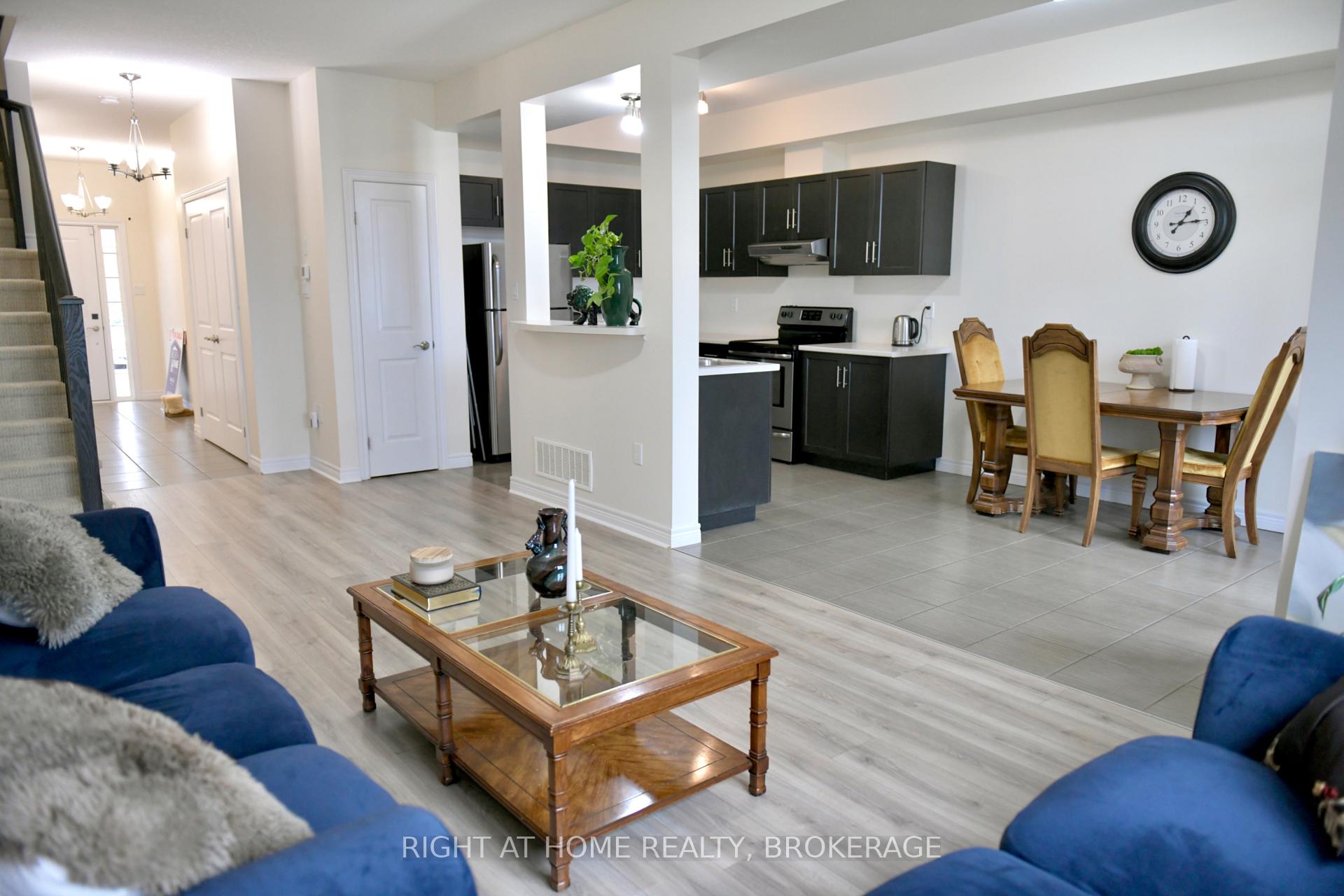 Photo 3 of Unit 18, 8 Lakelawn Road, Grimsby, Grimsby Beach — HOMEH