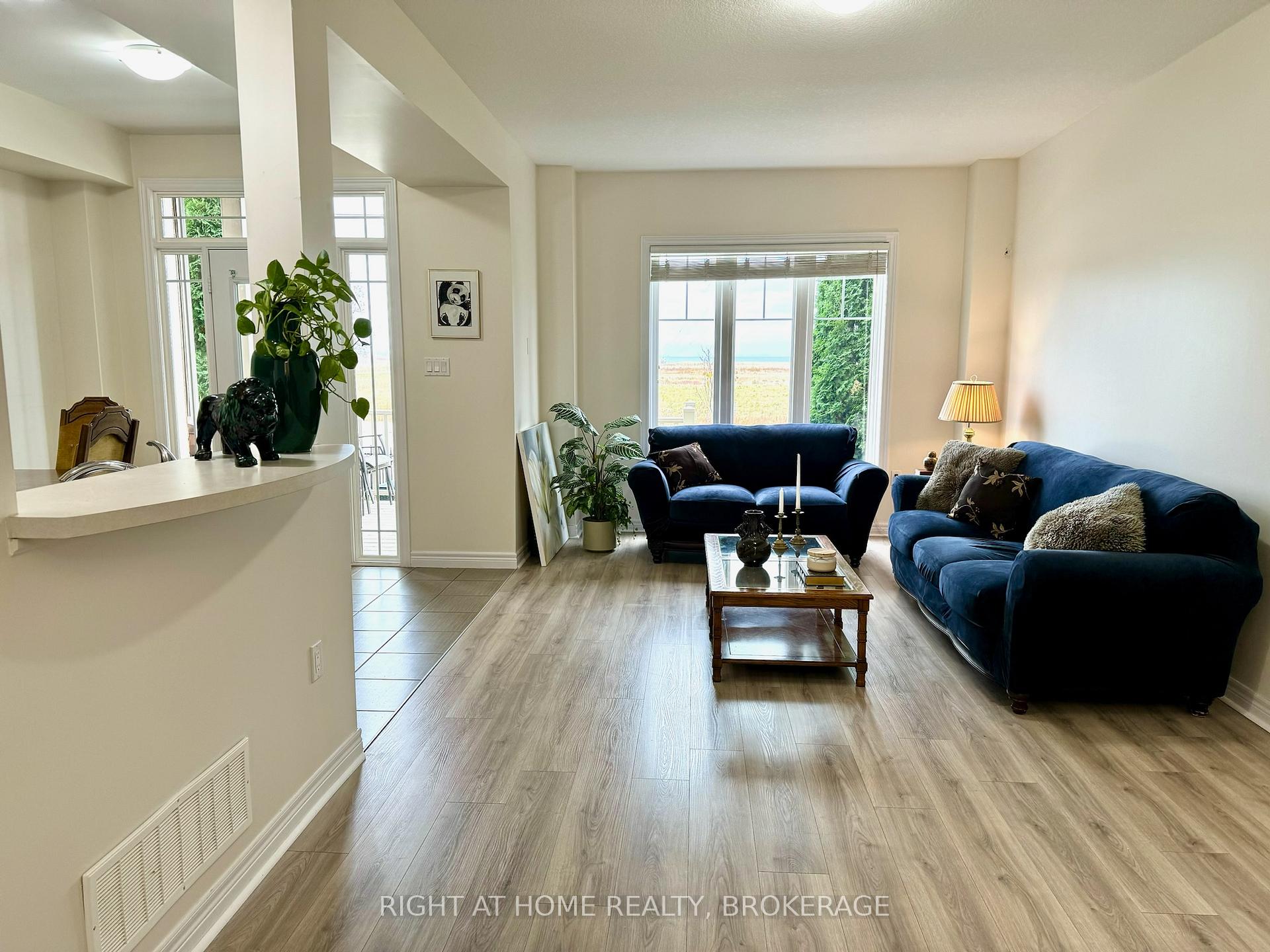 Photo 4 of Unit 18, 8 Lakelawn Road, Grimsby, Grimsby Beach — HOMEH