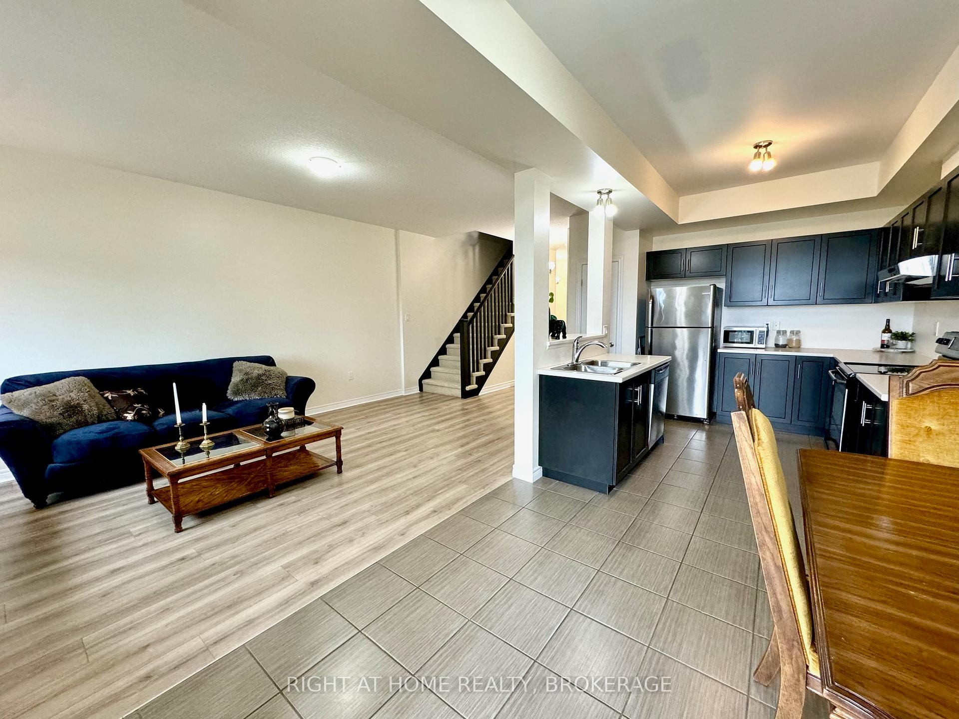Photo 5 of Unit 18, 8 Lakelawn Road, Grimsby, Grimsby Beach — HOMEH