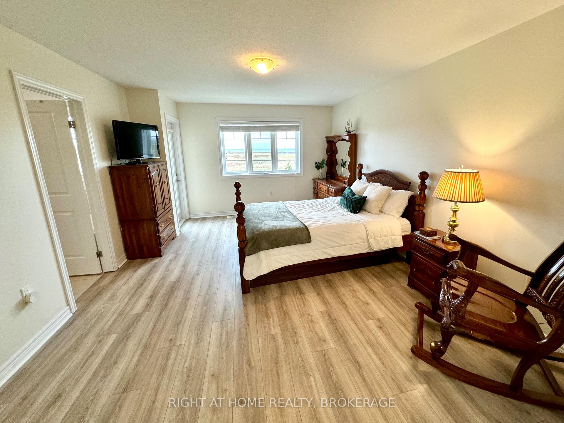 Photo 14 of Unit 18, 8 Lakelawn Road, Grimsby, Grimsby Beach — HOMEH