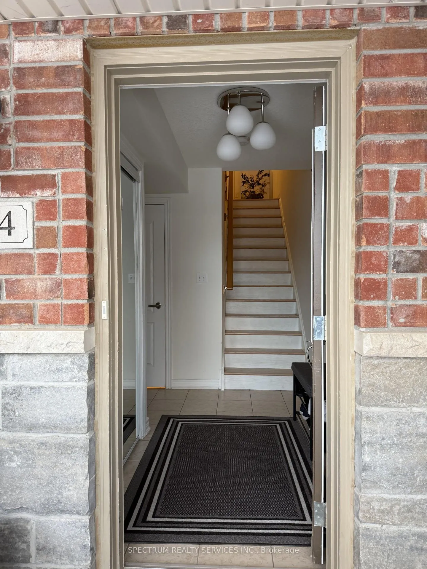 Photo 3 of 154 Truedell Circle, Hamilton, Waterdown — HOMEH