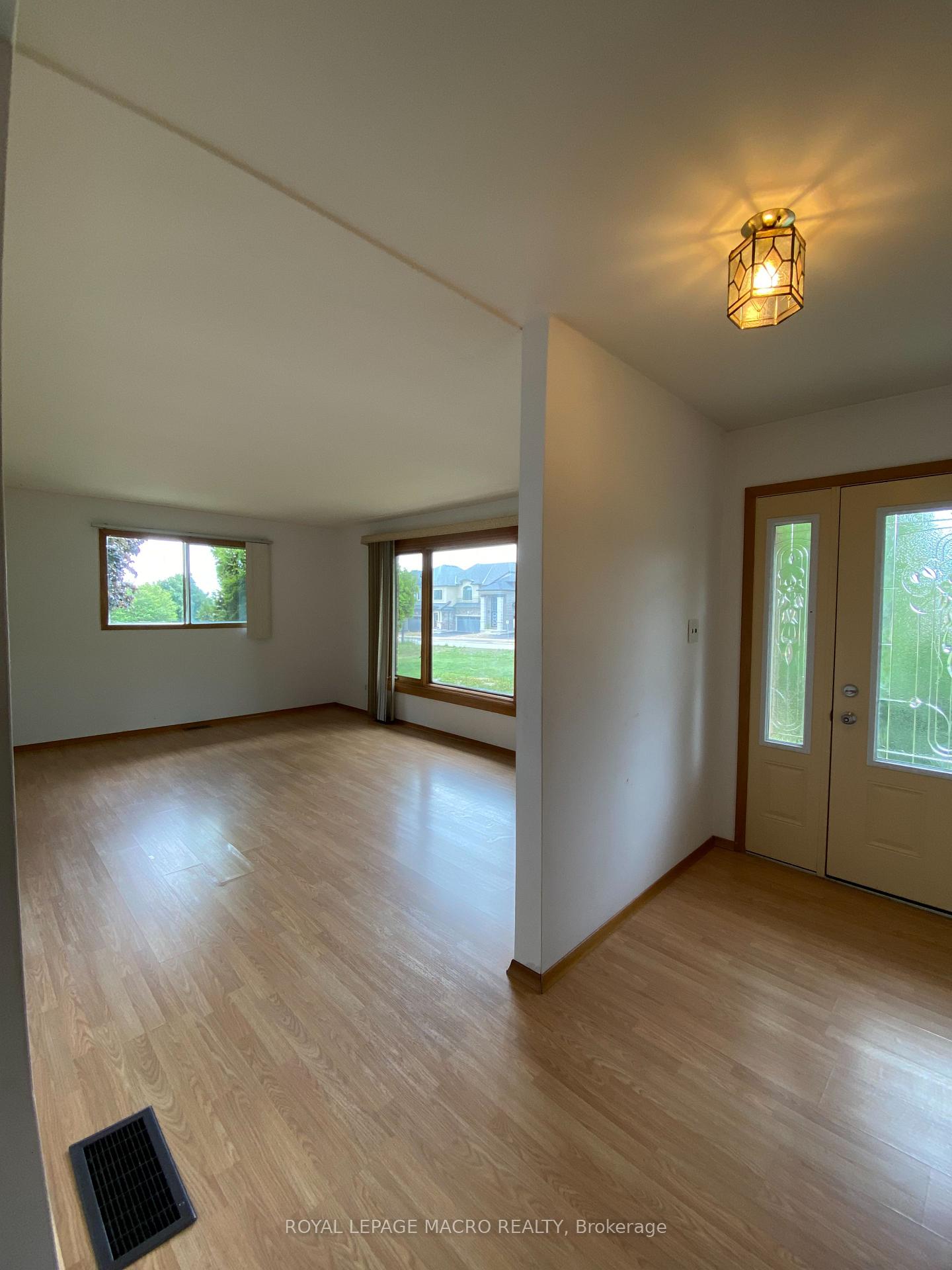 Photo 3 of 277 Pottruff Road, Brant, Paris — HOMEH