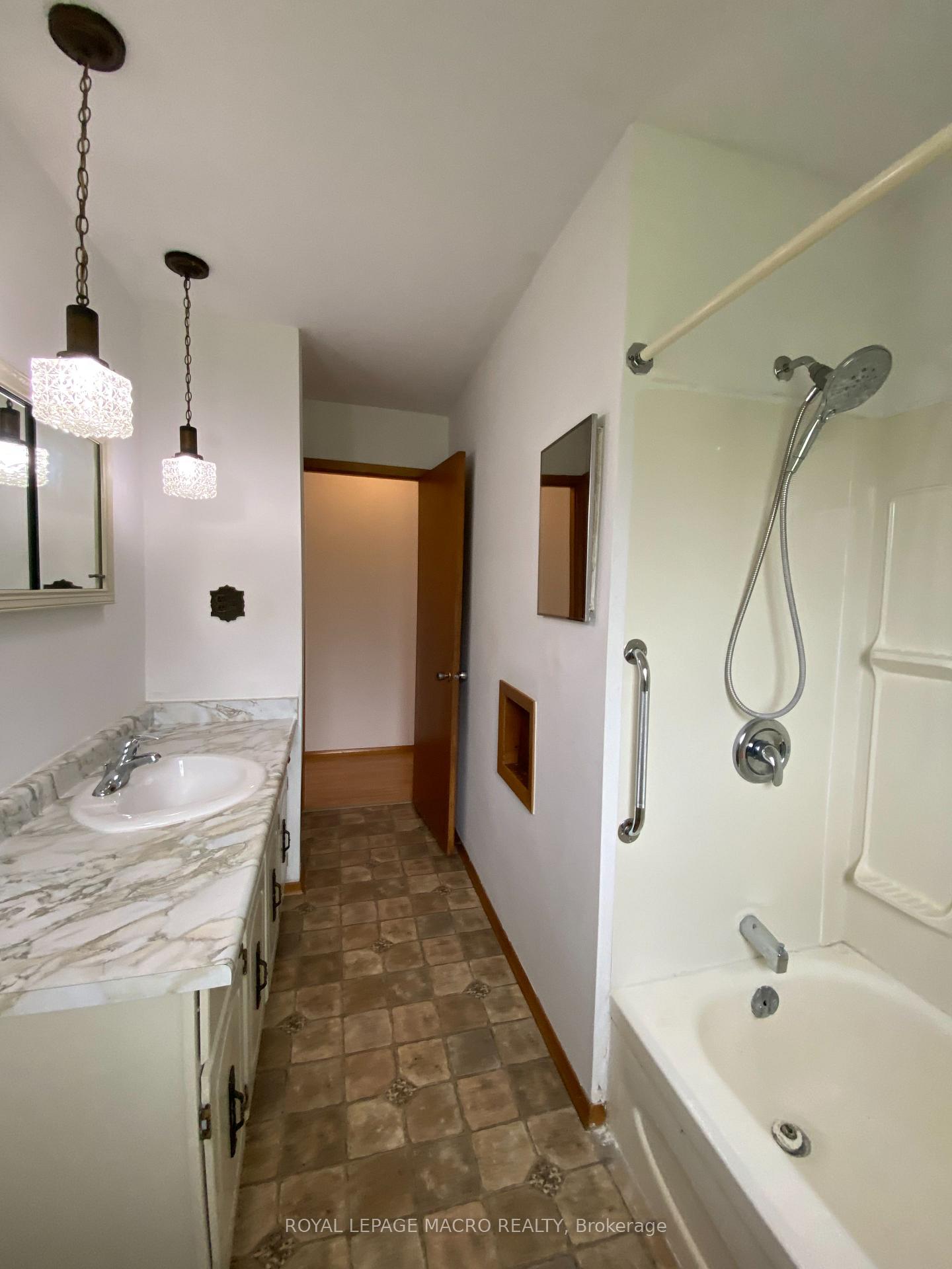 Photo 16 of 277 Pottruff Road, Brant, Paris — HOMEH