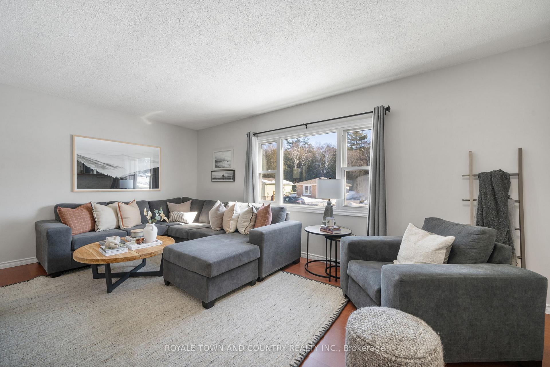 Photo 4 of 1672 Redwood Drive, Peterborough, Monaghan Ward 2 — HOMEH
