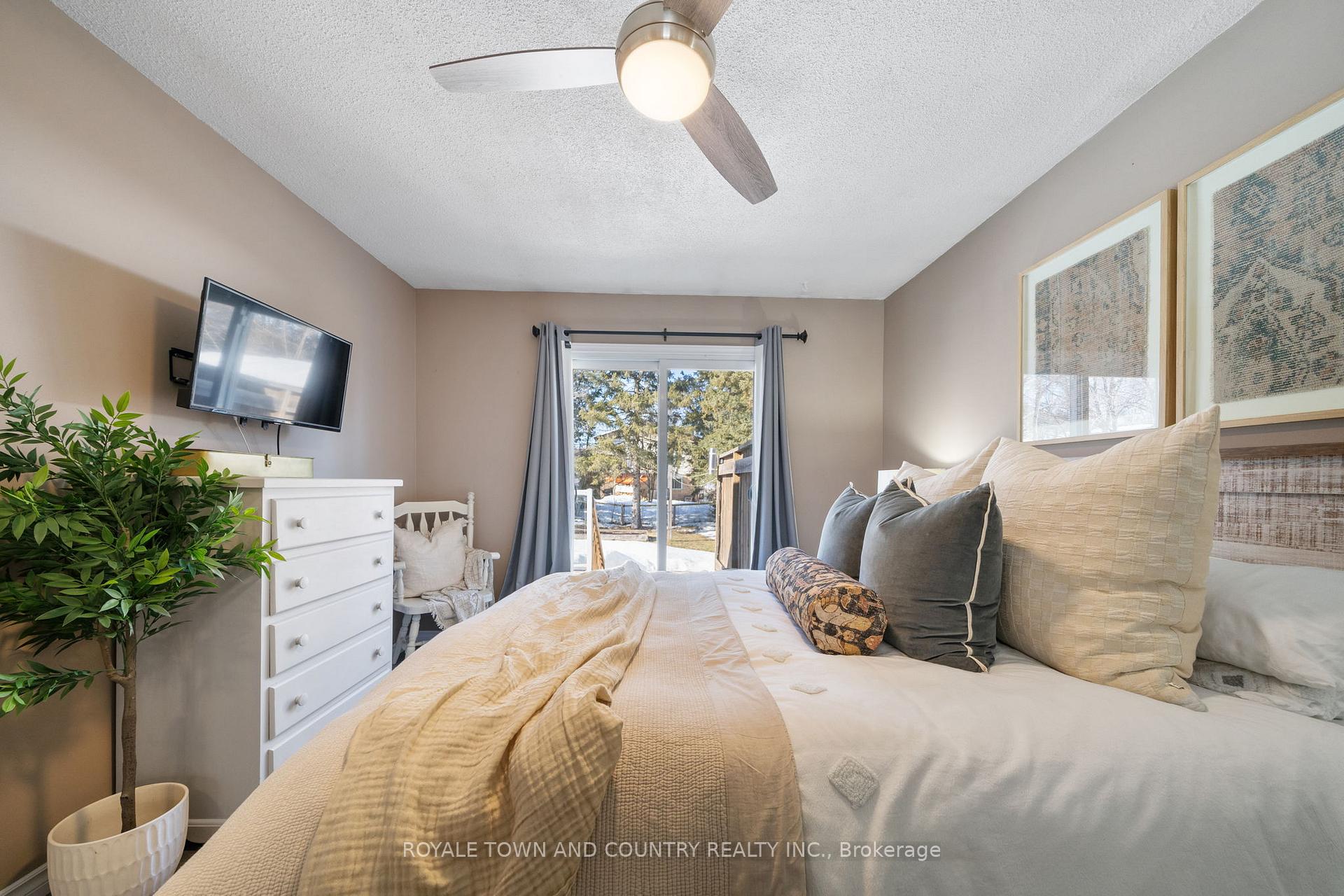 Photo 13 of 1672 Redwood Drive, Peterborough, Monaghan Ward 2 — HOMEH