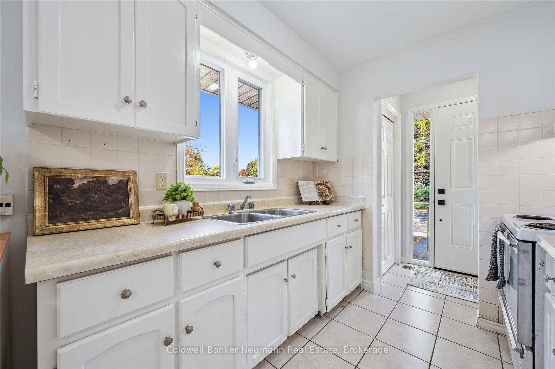 Photo 9 of 26 Upton Crescent, Guelph, Grange Road — HOMEH
