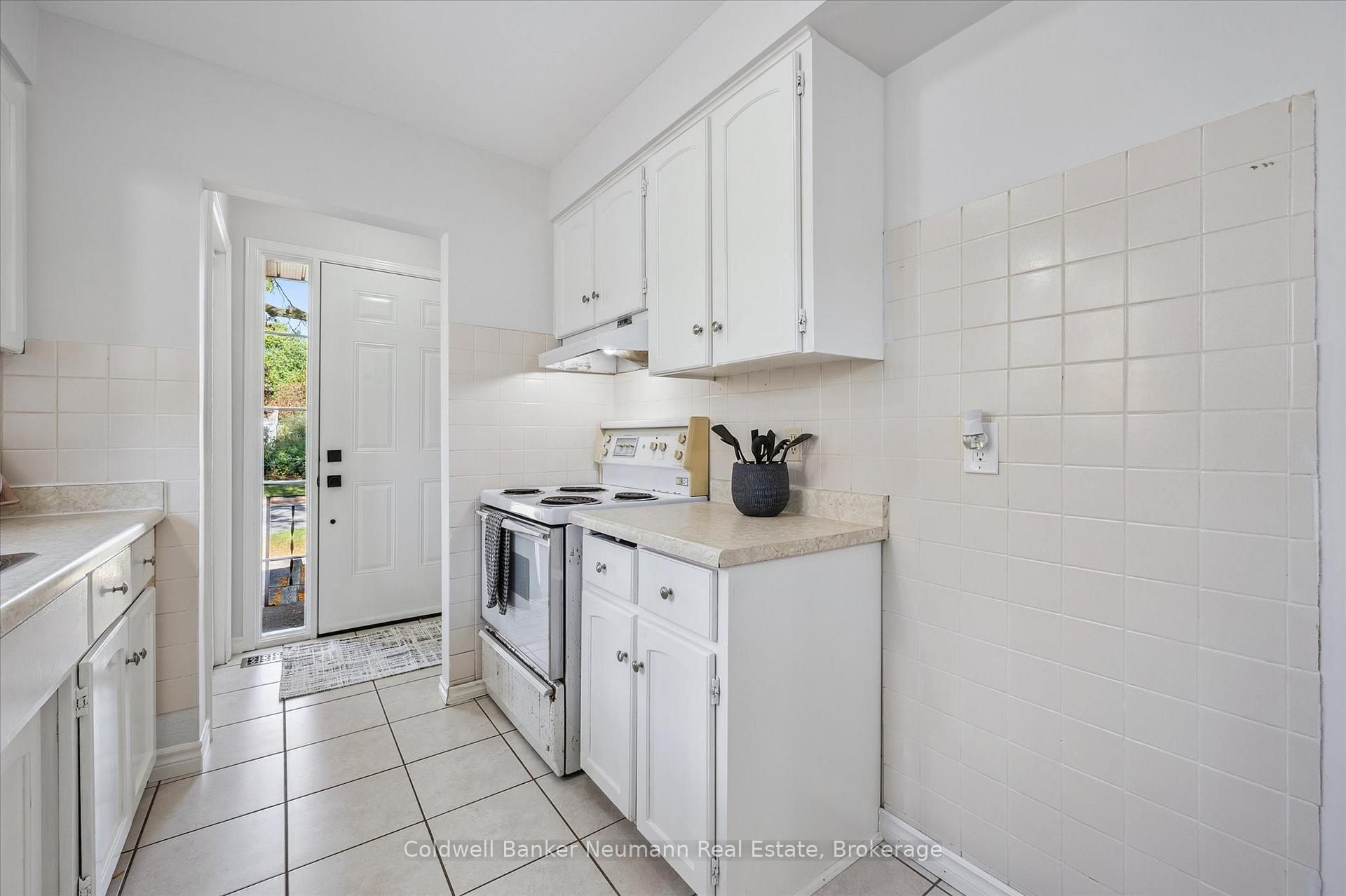 Photo 10 of 26 Upton Crescent, Guelph, Grange Road — HOMEH