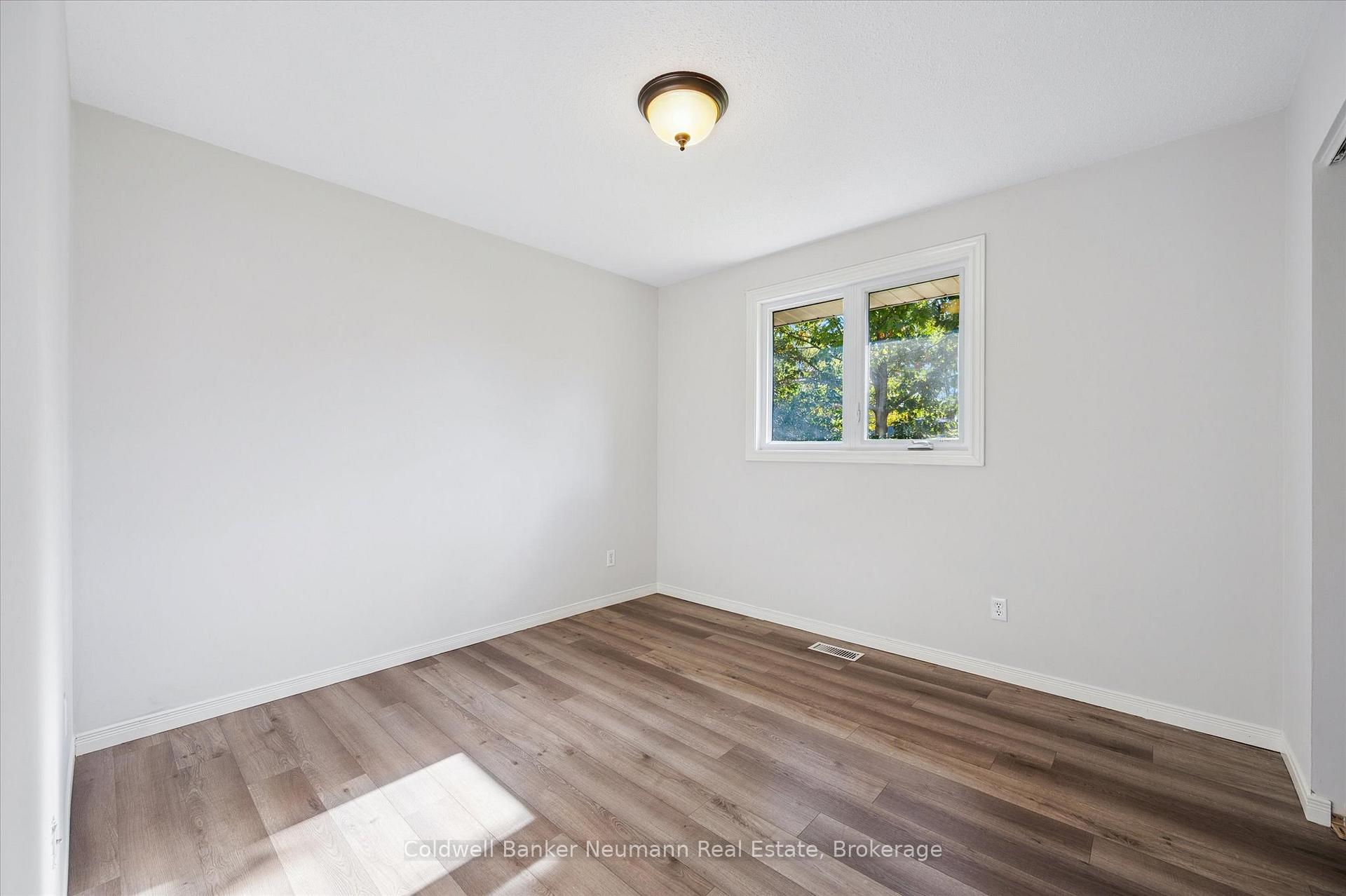 Photo 15 of 26 Upton Crescent, Guelph, Grange Road — HOMEH