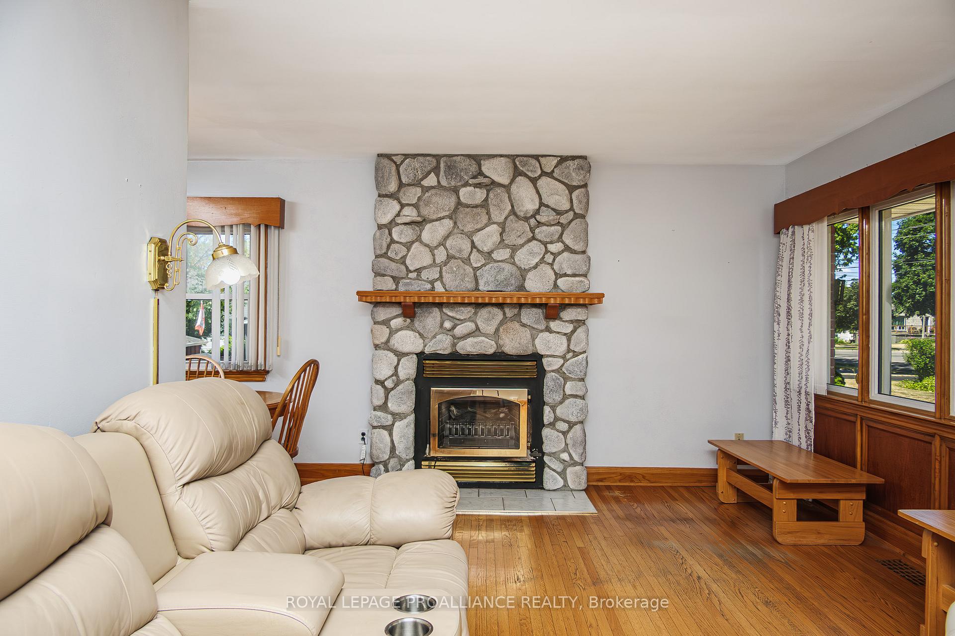 Photo 6 of 9 Maple Drive, Belleville, Belleville Ward — HOMEH