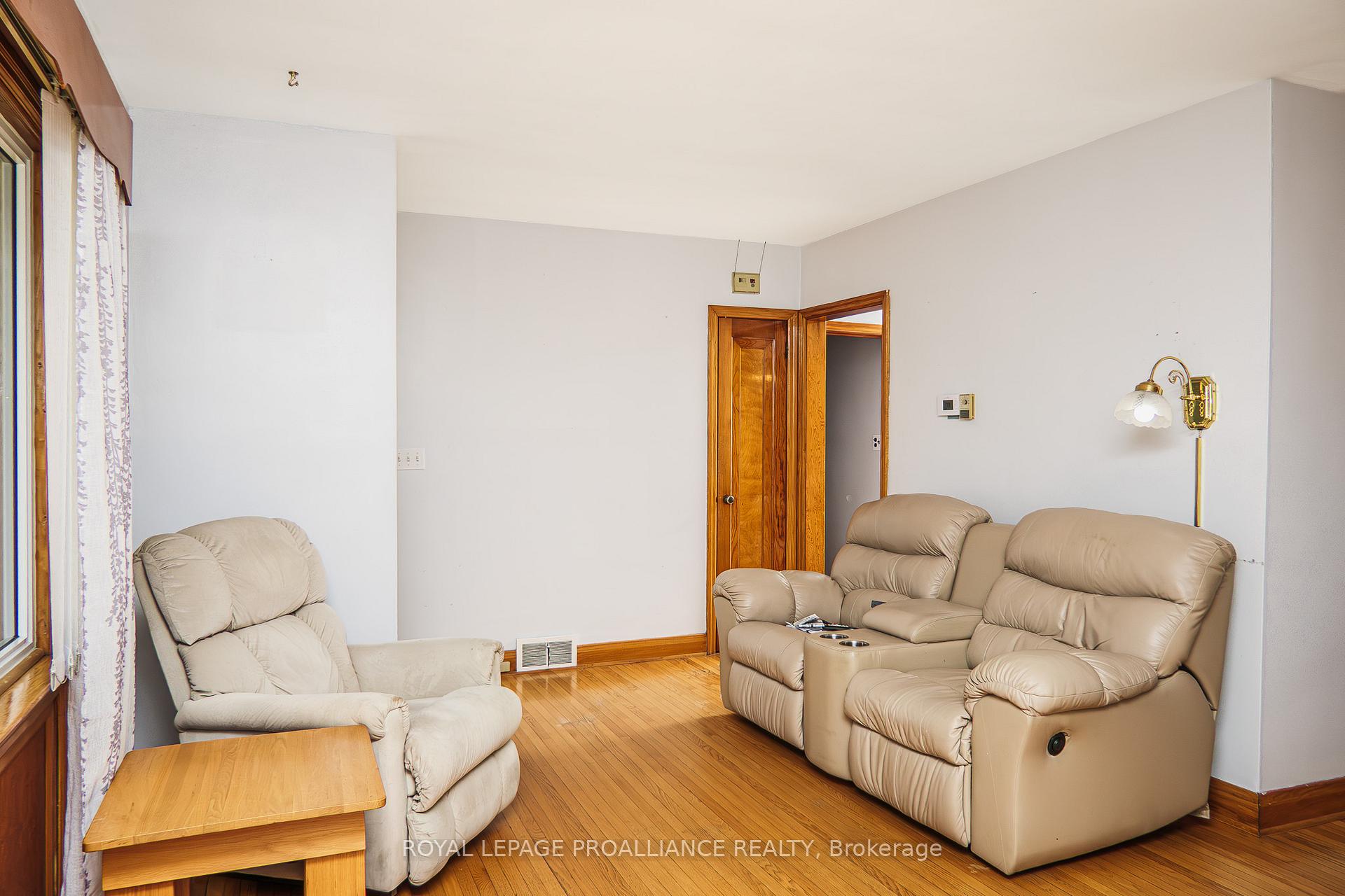 Photo 9 of 9 Maple Drive, Belleville, Belleville Ward — HOMEH