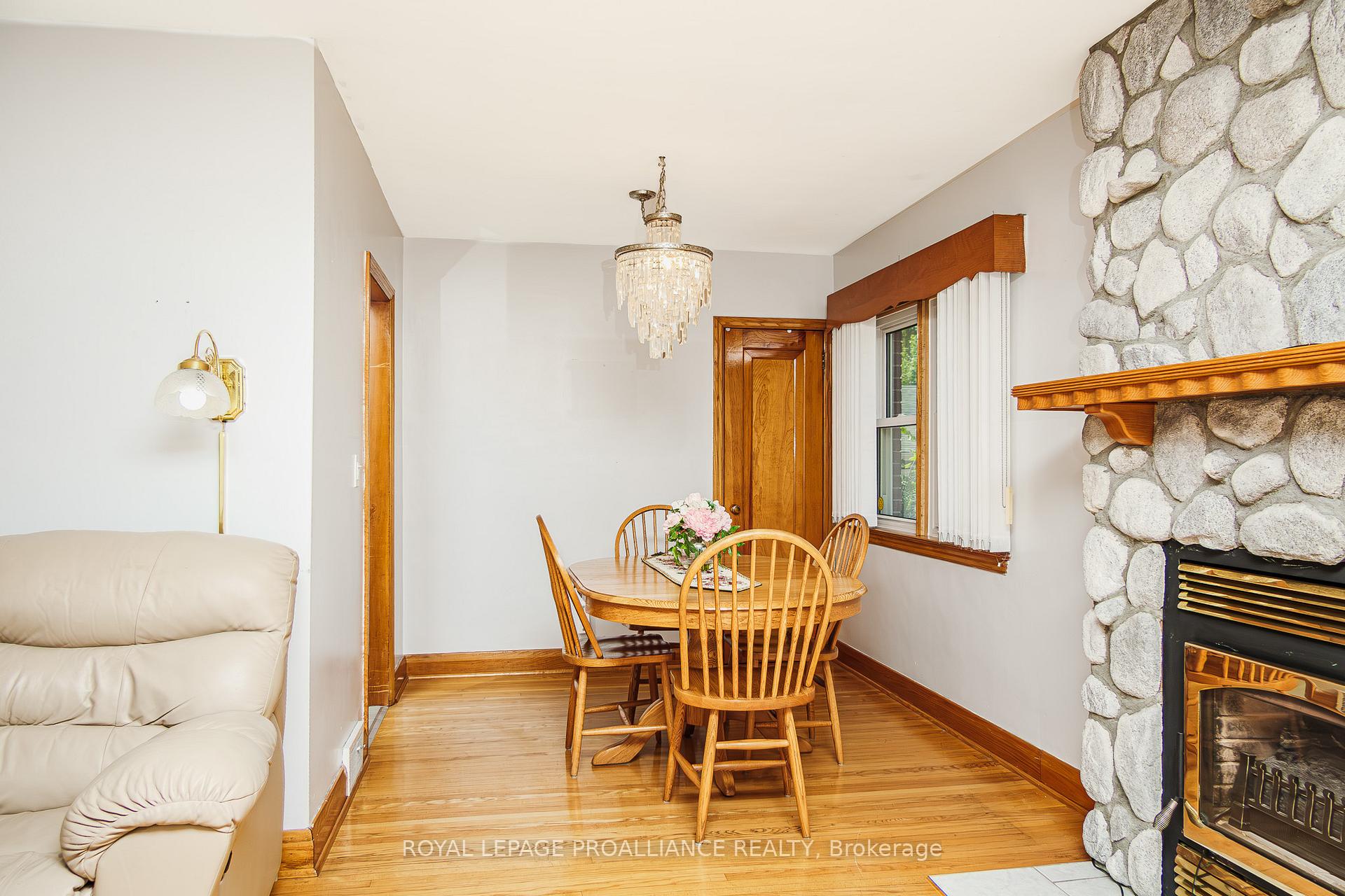 Photo 10 of 9 Maple Drive, Belleville, Belleville Ward — HOMEH
