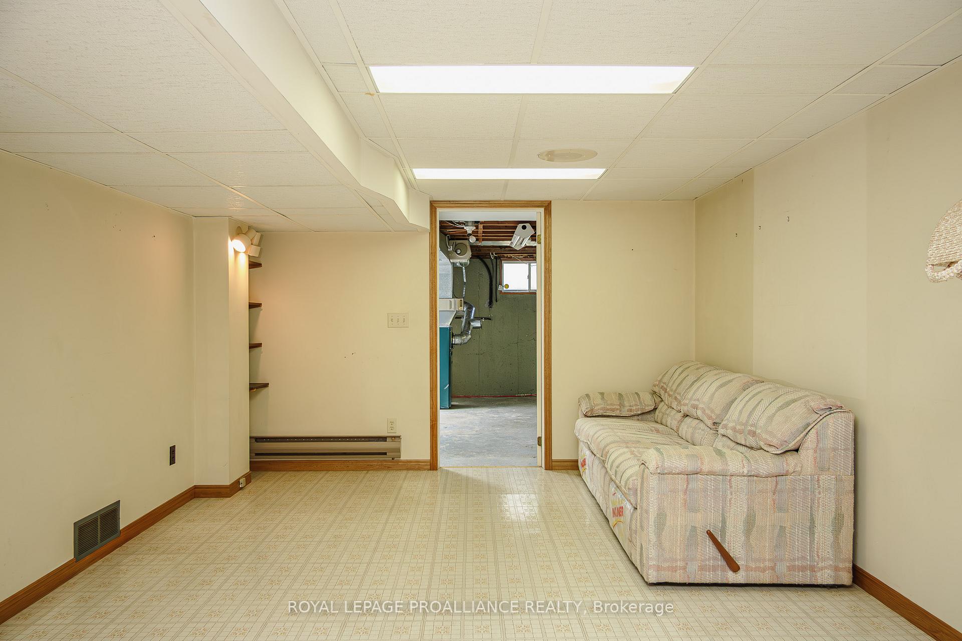 Photo 33 of 9 Maple Drive, Belleville, Belleville Ward — HOMEH