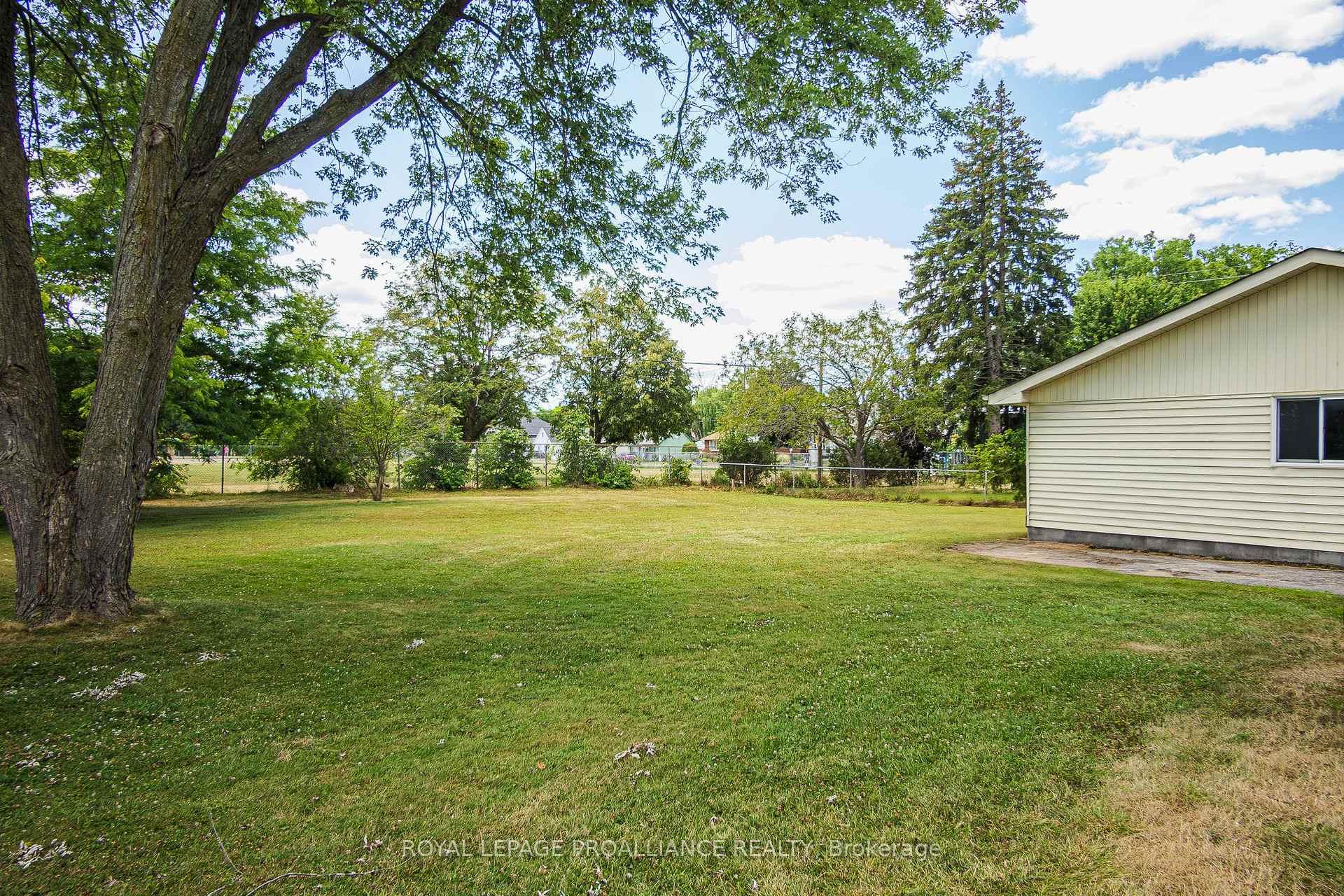 Photo 35 of 9 Maple Drive, Belleville, Belleville Ward — HOMEH
