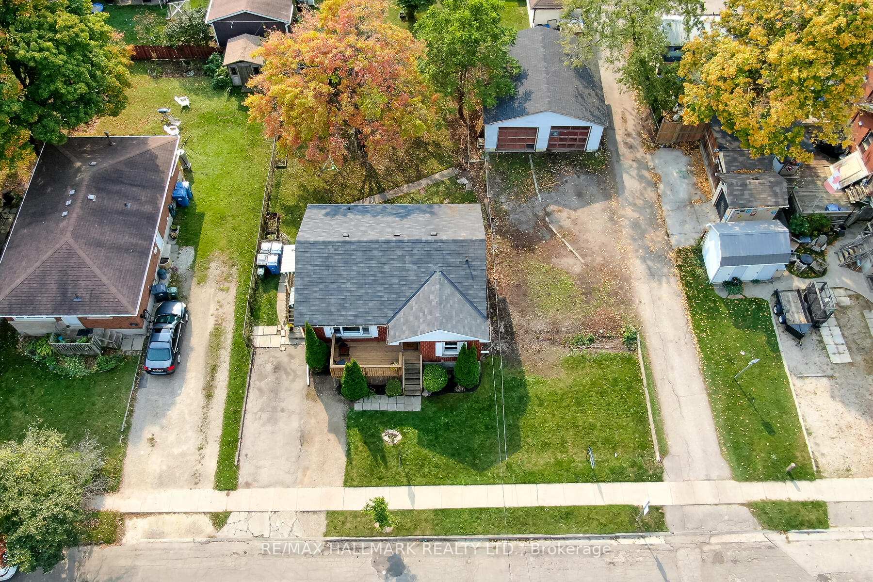 Photo 2 of 9 Lawrence Avenue, Guelph, St. Patrick's Ward — HOMEH