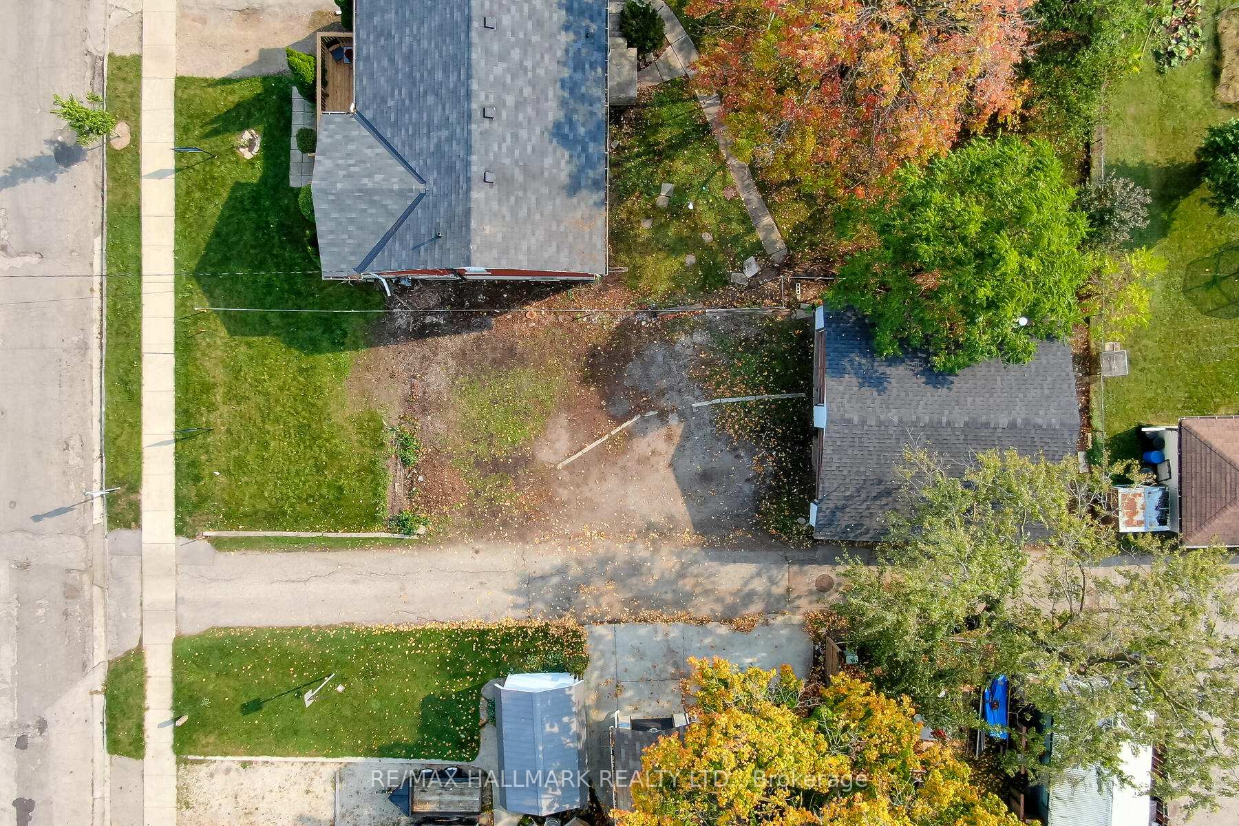 Photo 3 of 9 Lawrence Avenue, Guelph, St. Patrick's Ward — HOMEH