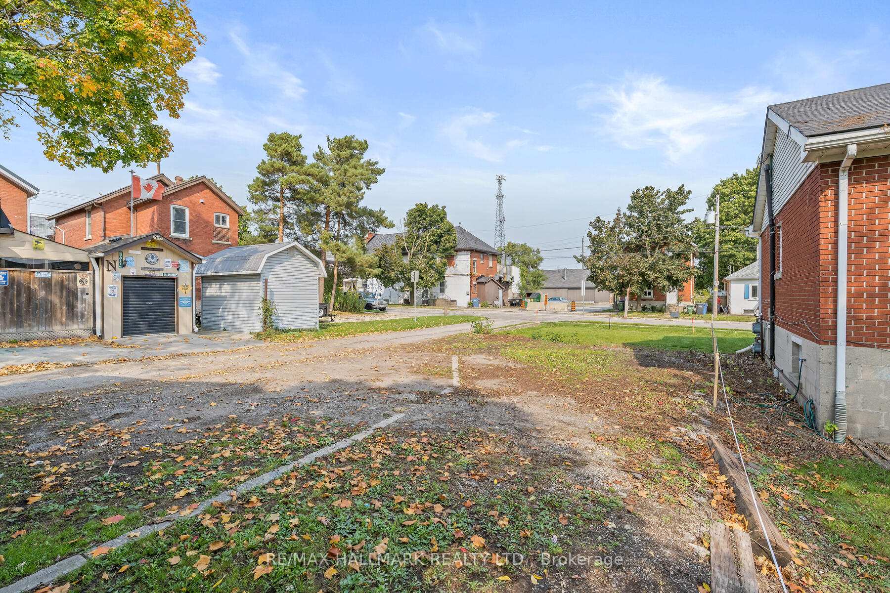 Photo 4 of 9 Lawrence Avenue, Guelph, St. Patrick's Ward — HOMEH