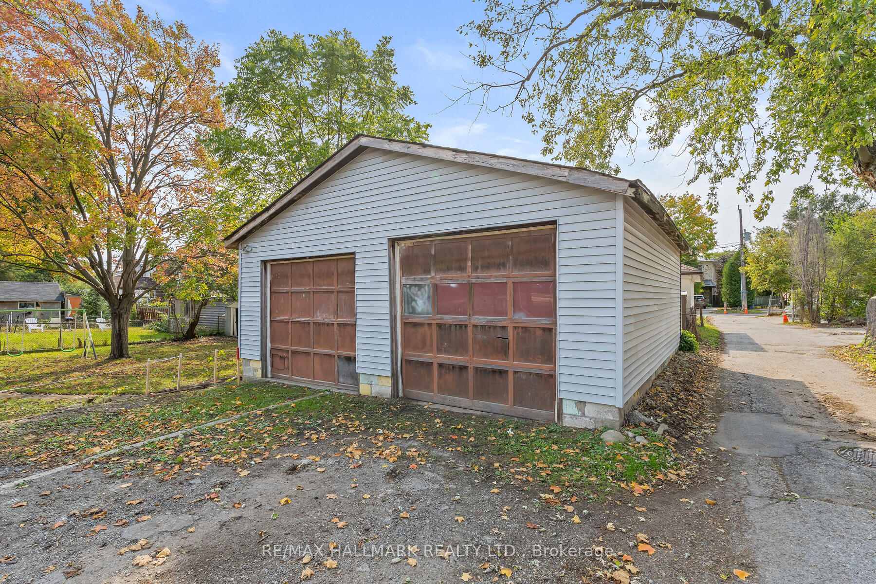 Photo 5 of 9 Lawrence Avenue, Guelph, St. Patrick's Ward — HOMEH