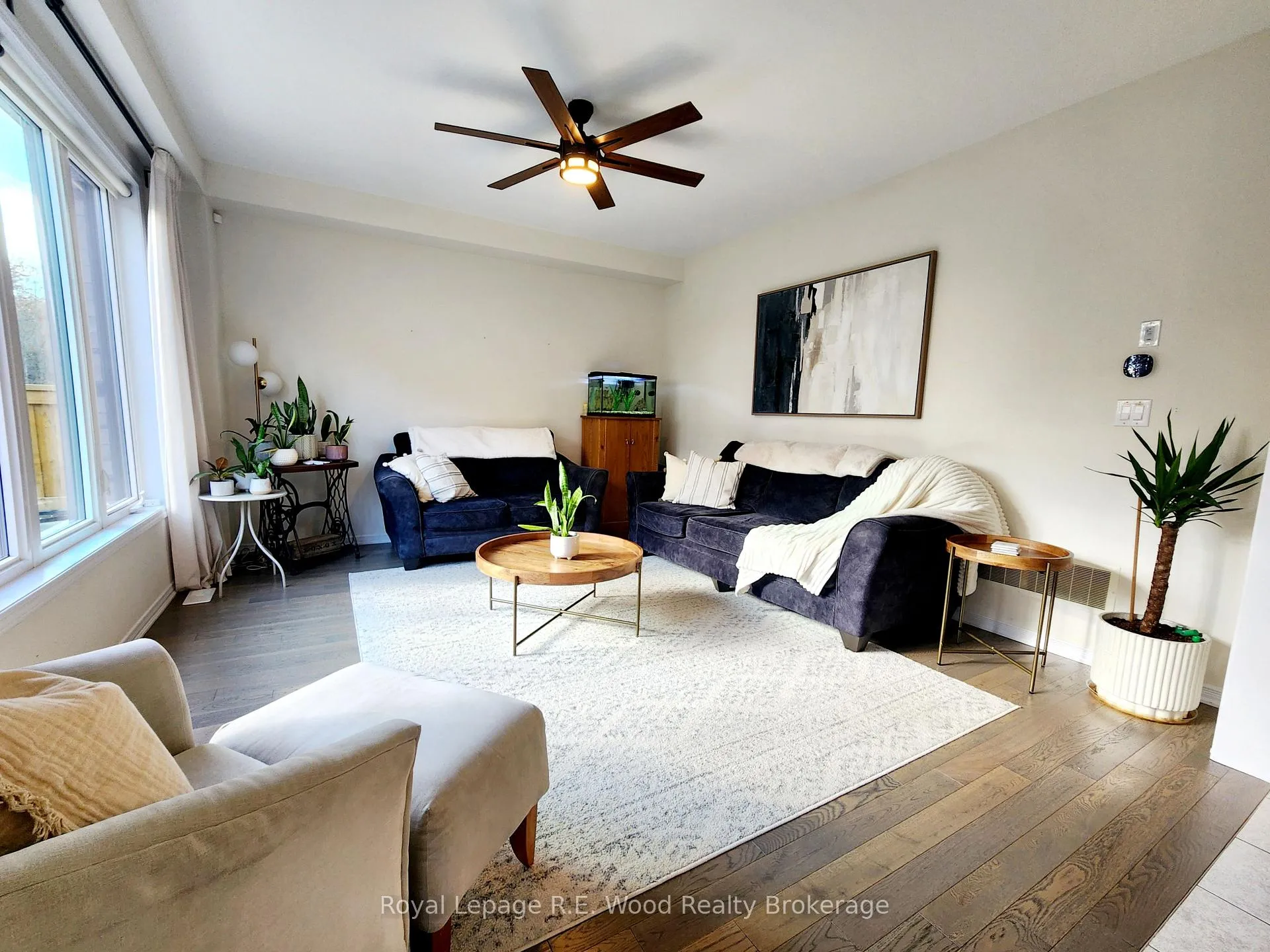Photo 5 of 93 Cactus Crescent, Hamilton, Stoney Creek Mountain — HOMEH