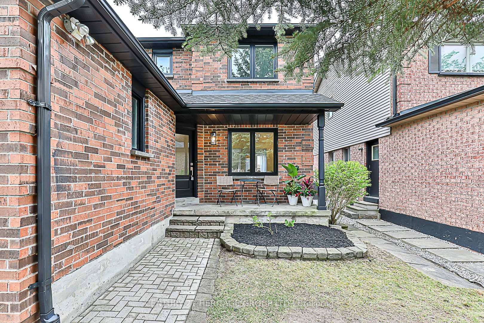 Photo 9 of 35 Buchanan Crescent, Aurora, Aurora Village — HOMEH