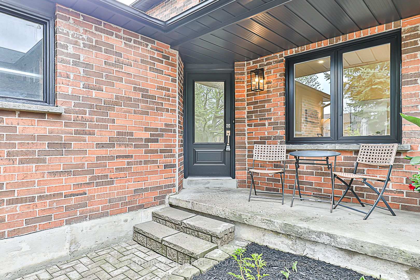 Photo 5 of 35 Buchanan Crescent, Aurora, Aurora Village — HOMEH