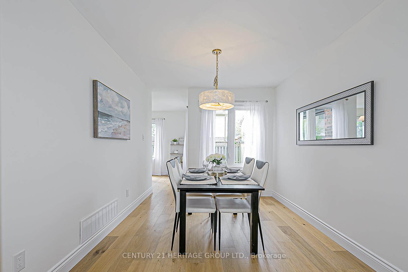 Photo 12 of 35 Buchanan Crescent, Aurora, Aurora Village — HOMEH