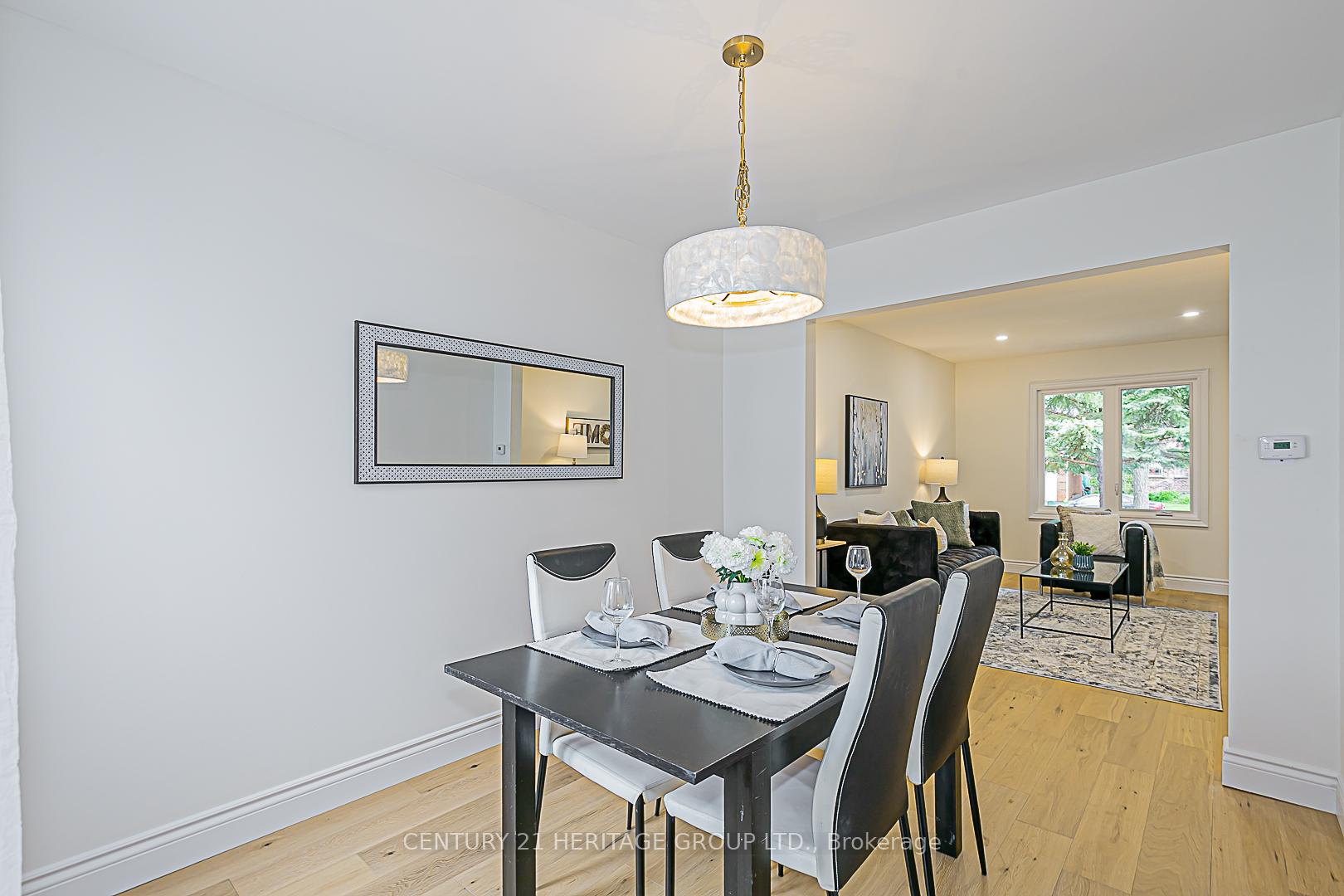 Photo 6 of 35 Buchanan Crescent, Aurora, Aurora Village — HOMEH