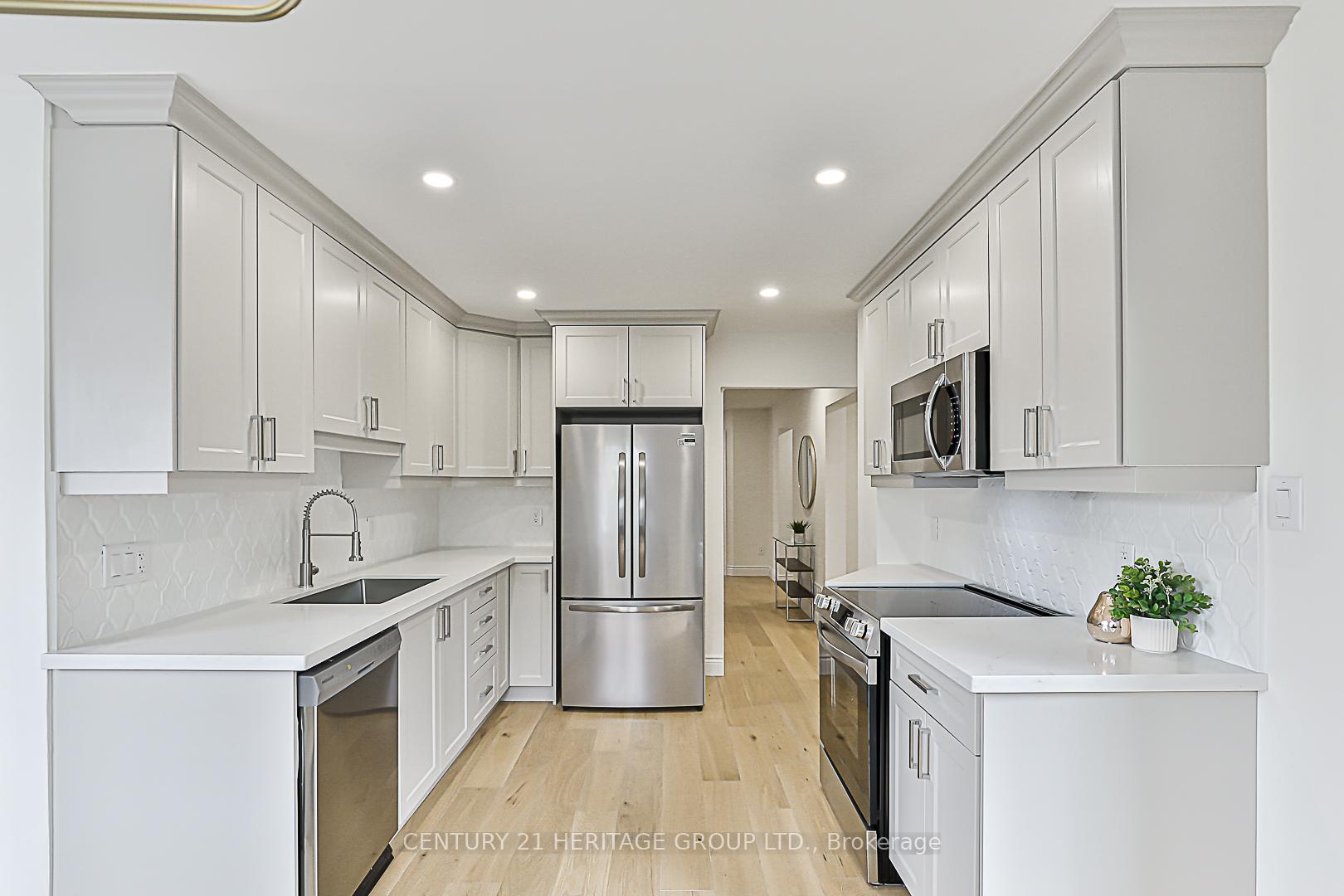 Photo 7 of 35 Buchanan Crescent, Aurora, Aurora Village — HOMEH