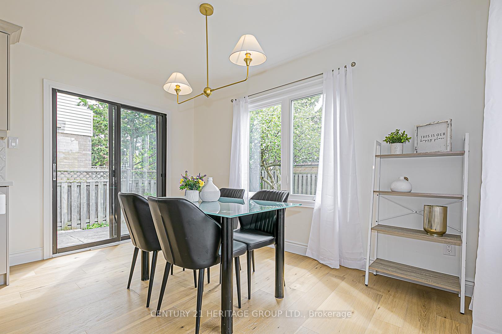 Photo 10 of 35 Buchanan Crescent, Aurora, Aurora Village — HOMEH