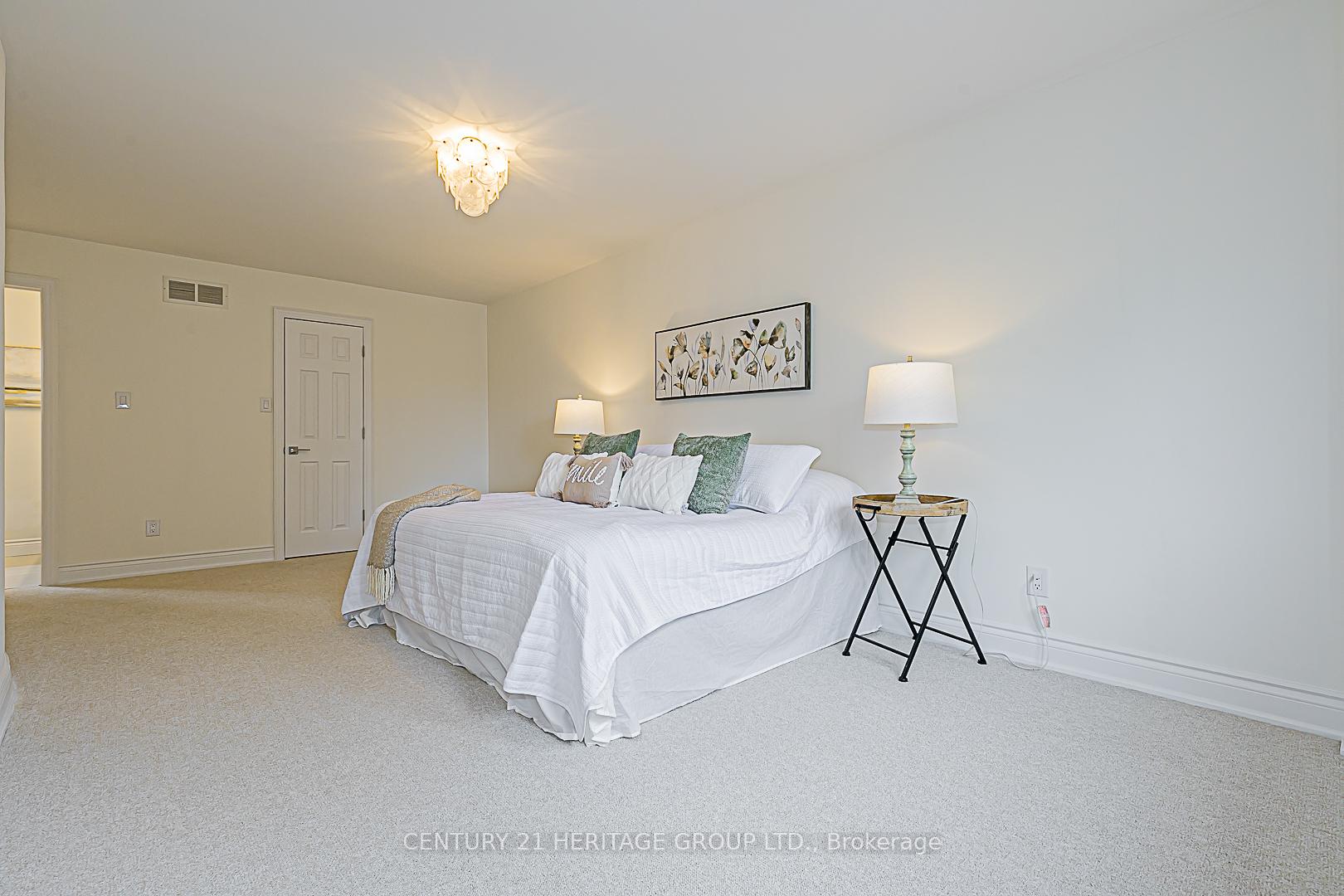 Photo 24 of 35 Buchanan Crescent, Aurora, Aurora Village — HOMEH