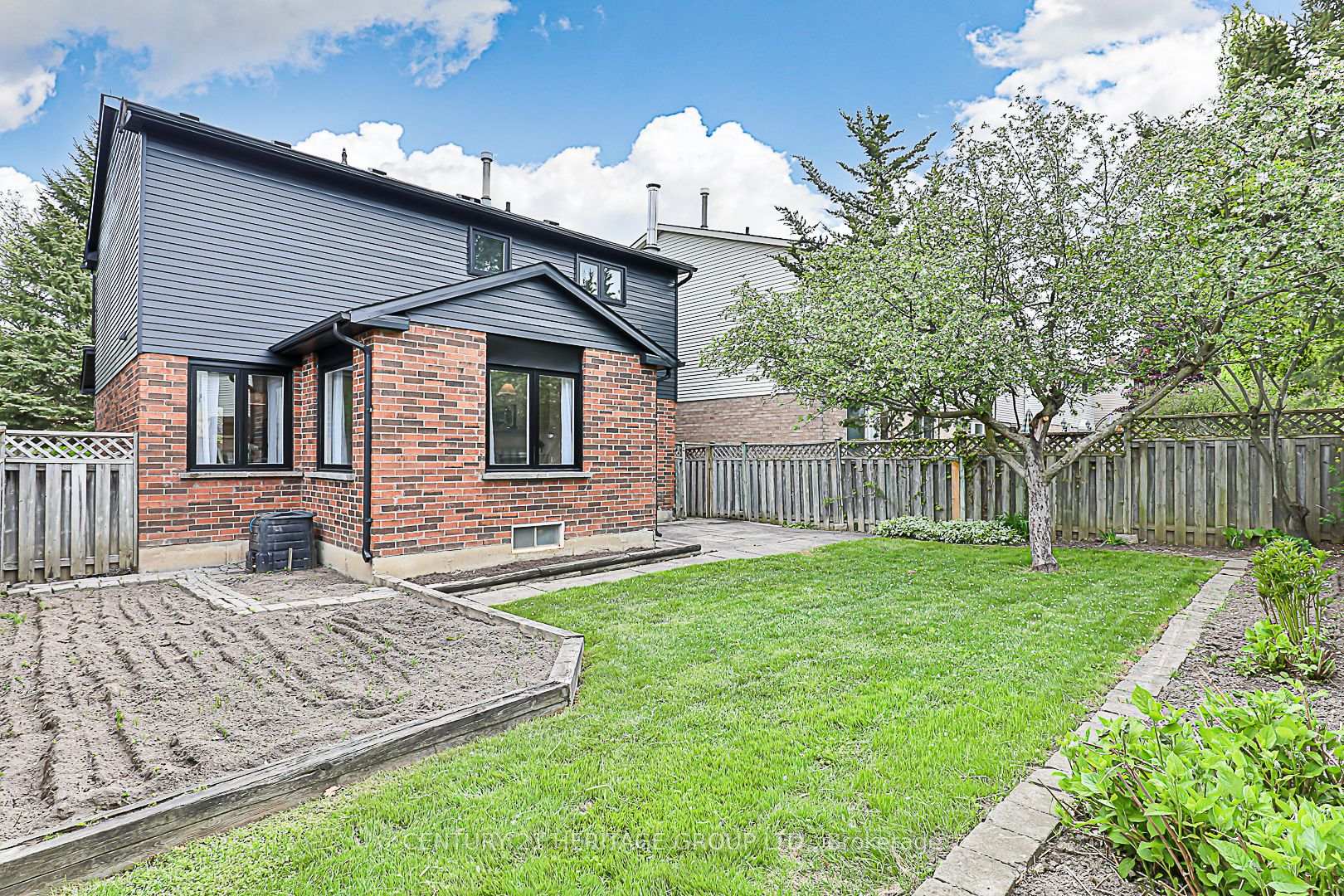 Photo 38 of 35 Buchanan Crescent, Aurora, Aurora Village — HOMEH