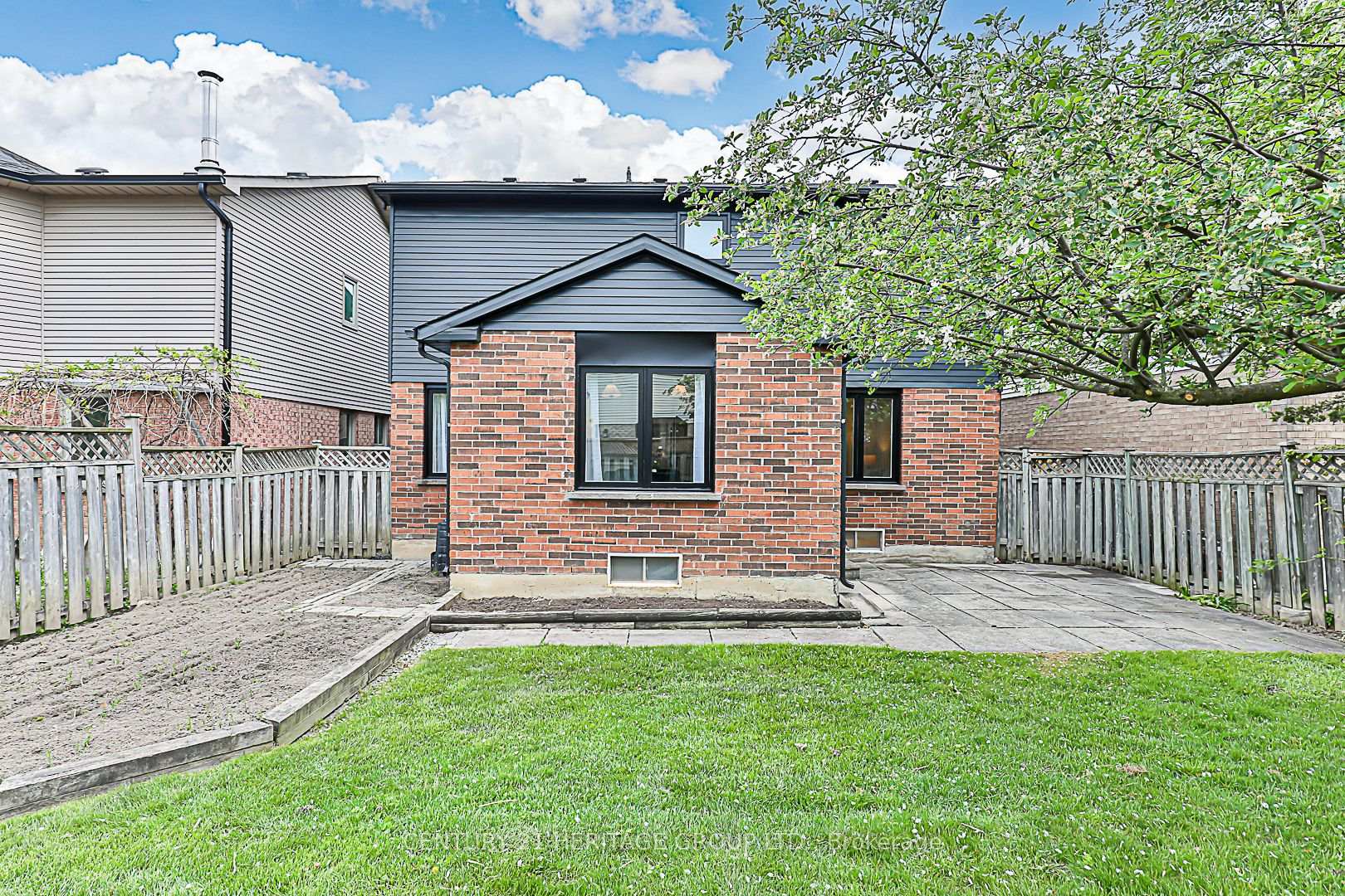 Photo 40 of 35 Buchanan Crescent, Aurora, Aurora Village — HOMEH