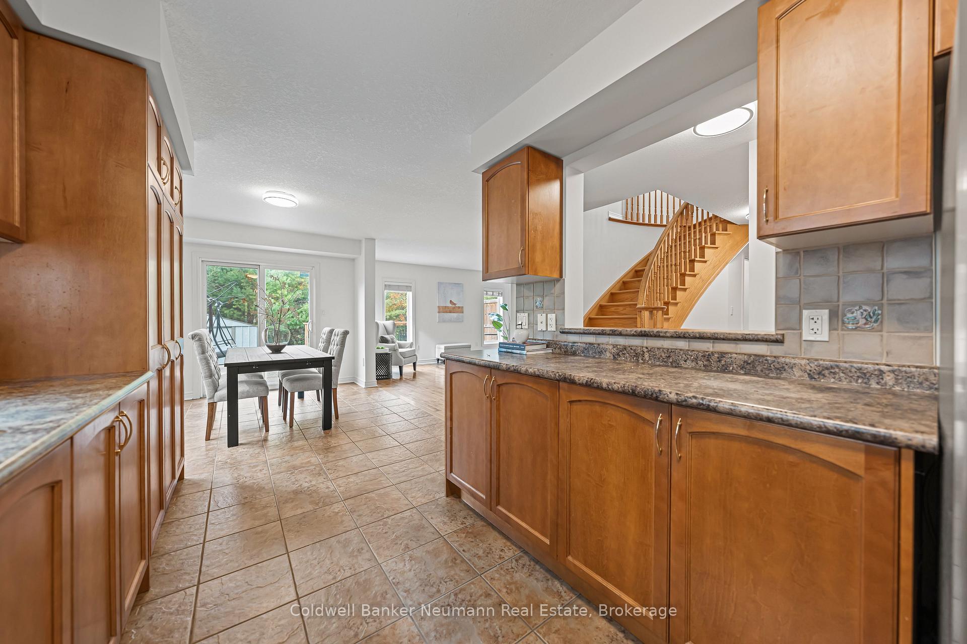 Photo 14 of 42 Mcarthur Drive, Guelph, Pineridge/Westminster Woods — HOMEH