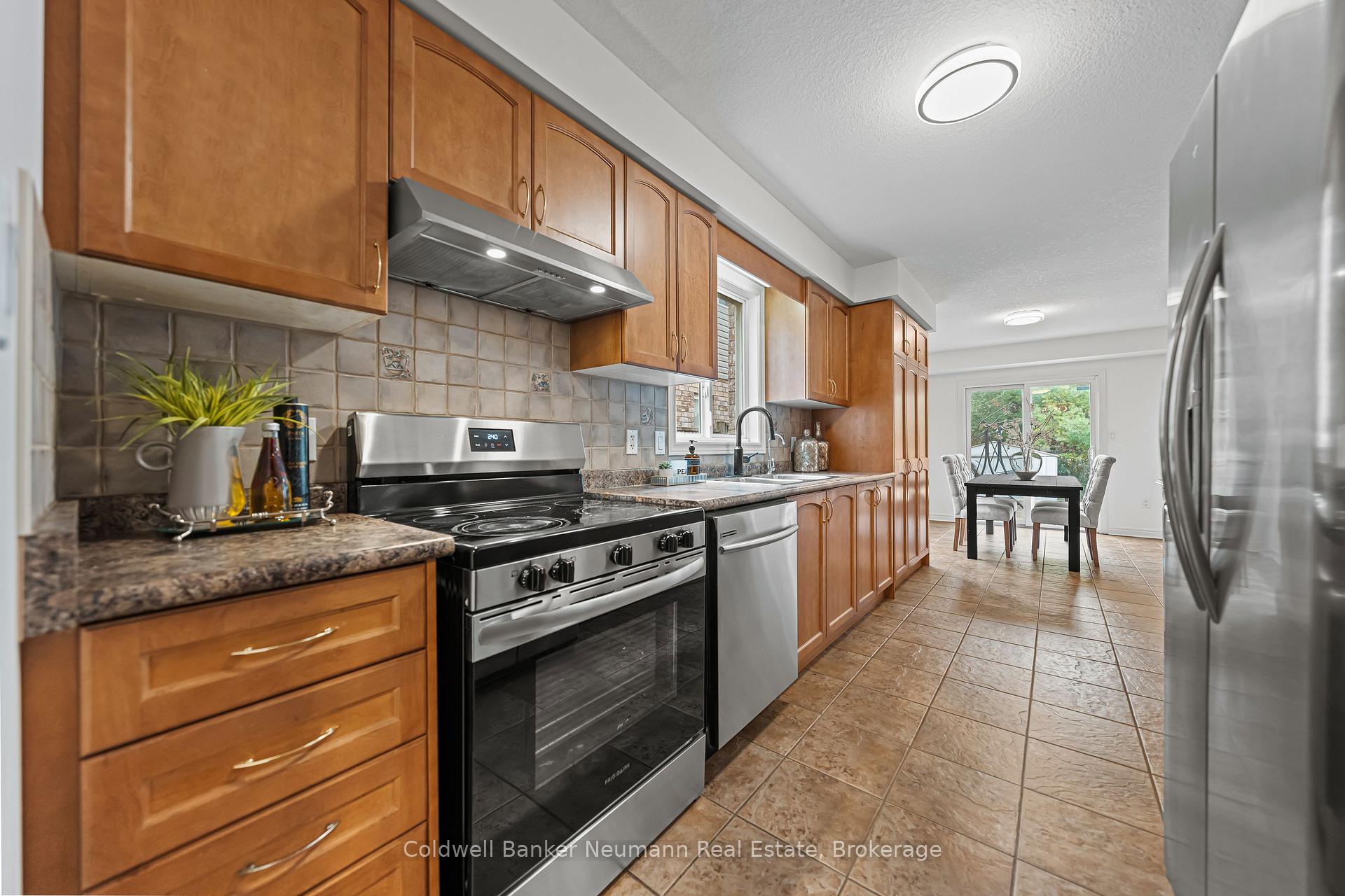 Photo 15 of 42 Mcarthur Drive, Guelph, Pineridge/Westminster Woods — HOMEH