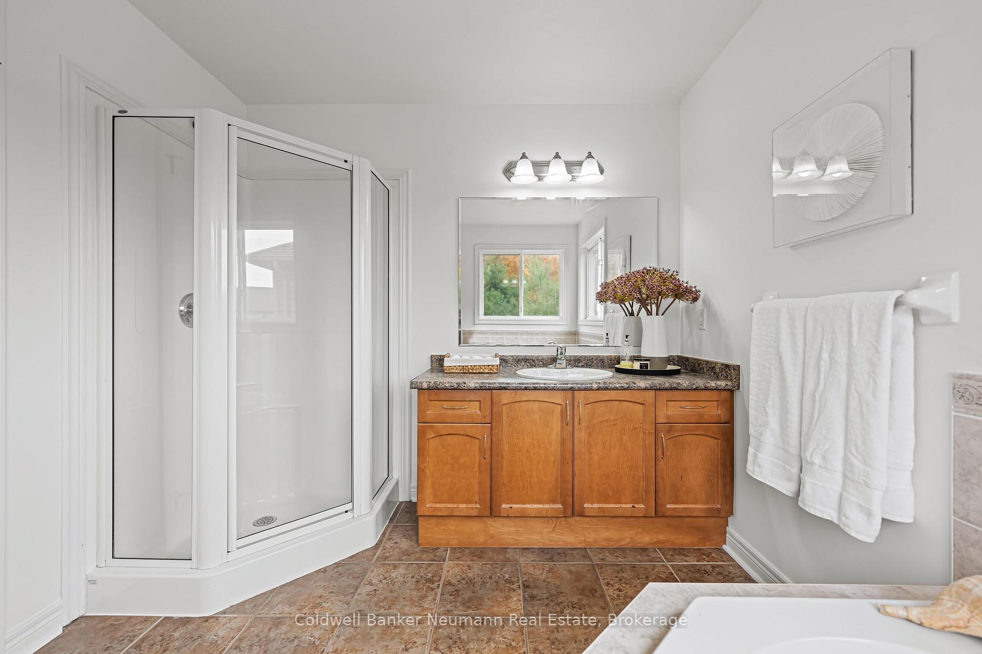 Photo 27 of 42 Mcarthur Drive, Guelph, Pineridge/Westminster Woods — HOMEH