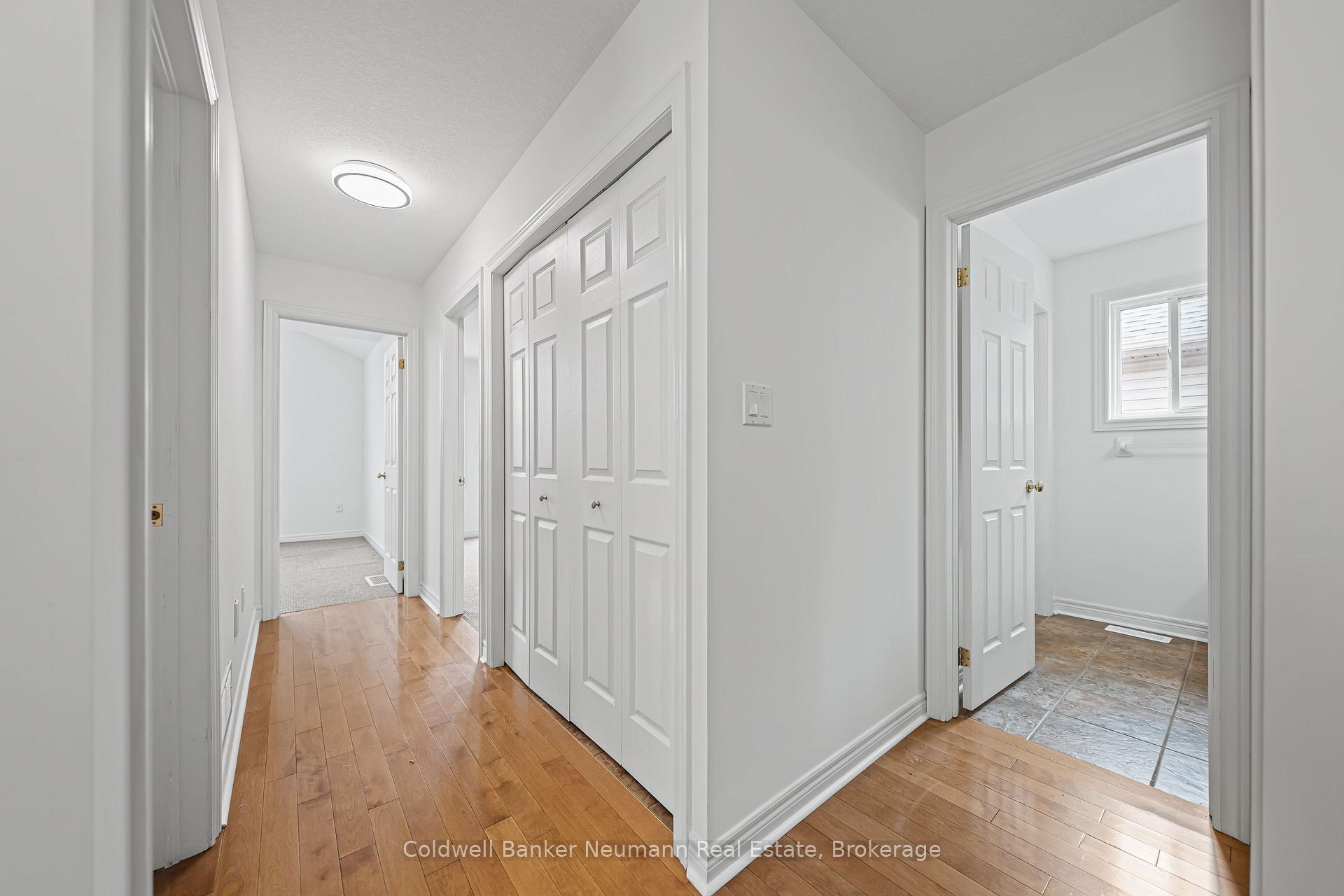 Photo 34 of 42 Mcarthur Drive, Guelph, Pineridge/Westminster Woods — HOMEH