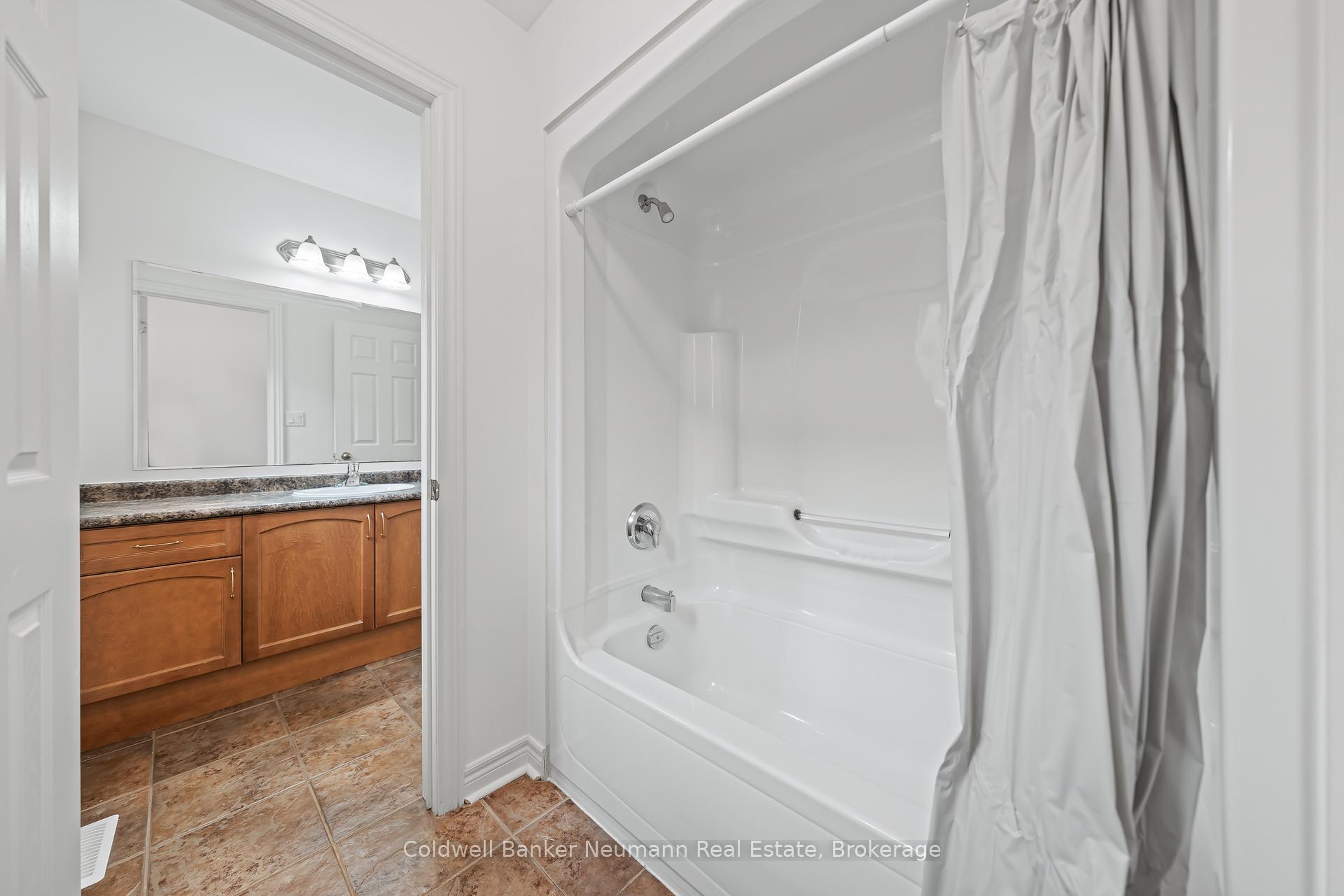 Photo 36 of 42 Mcarthur Drive, Guelph, Pineridge/Westminster Woods — HOMEH