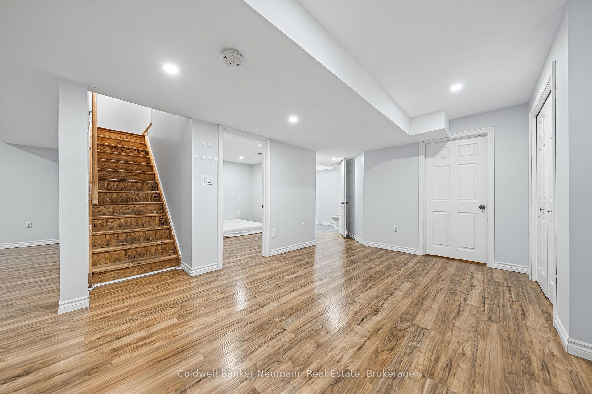 Photo 38 of 42 Mcarthur Drive, Guelph, Pineridge/Westminster Woods — HOMEH