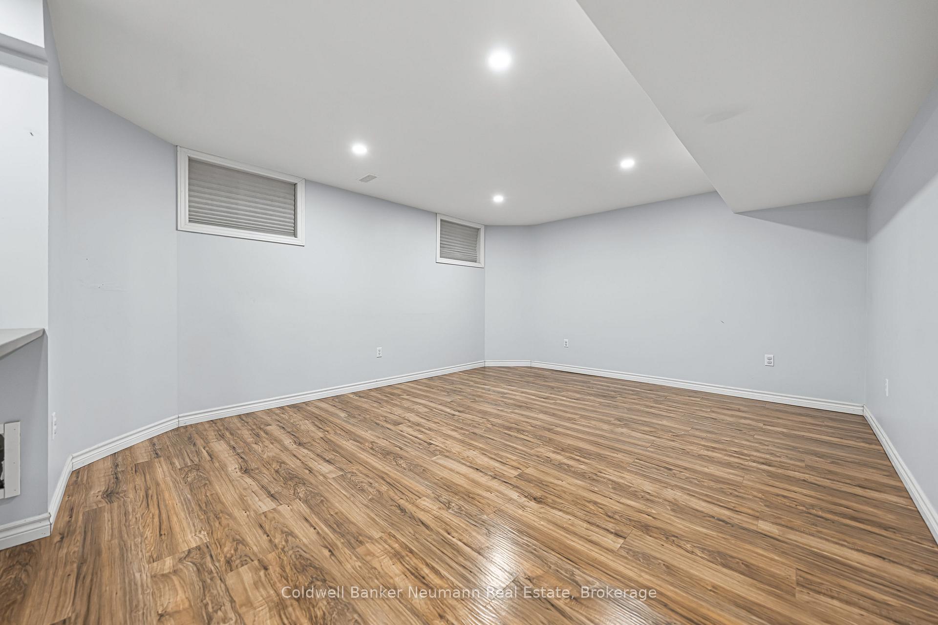 Photo 39 of 42 Mcarthur Drive, Guelph, Pineridge/Westminster Woods — HOMEH