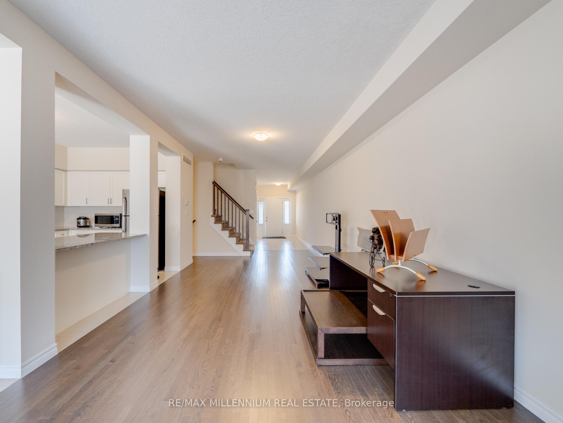 Photo 8 of Unit #1, 11 Burcombe Cross UPPER, Guelph, Pineridge/Westminster Woods — HOMEH