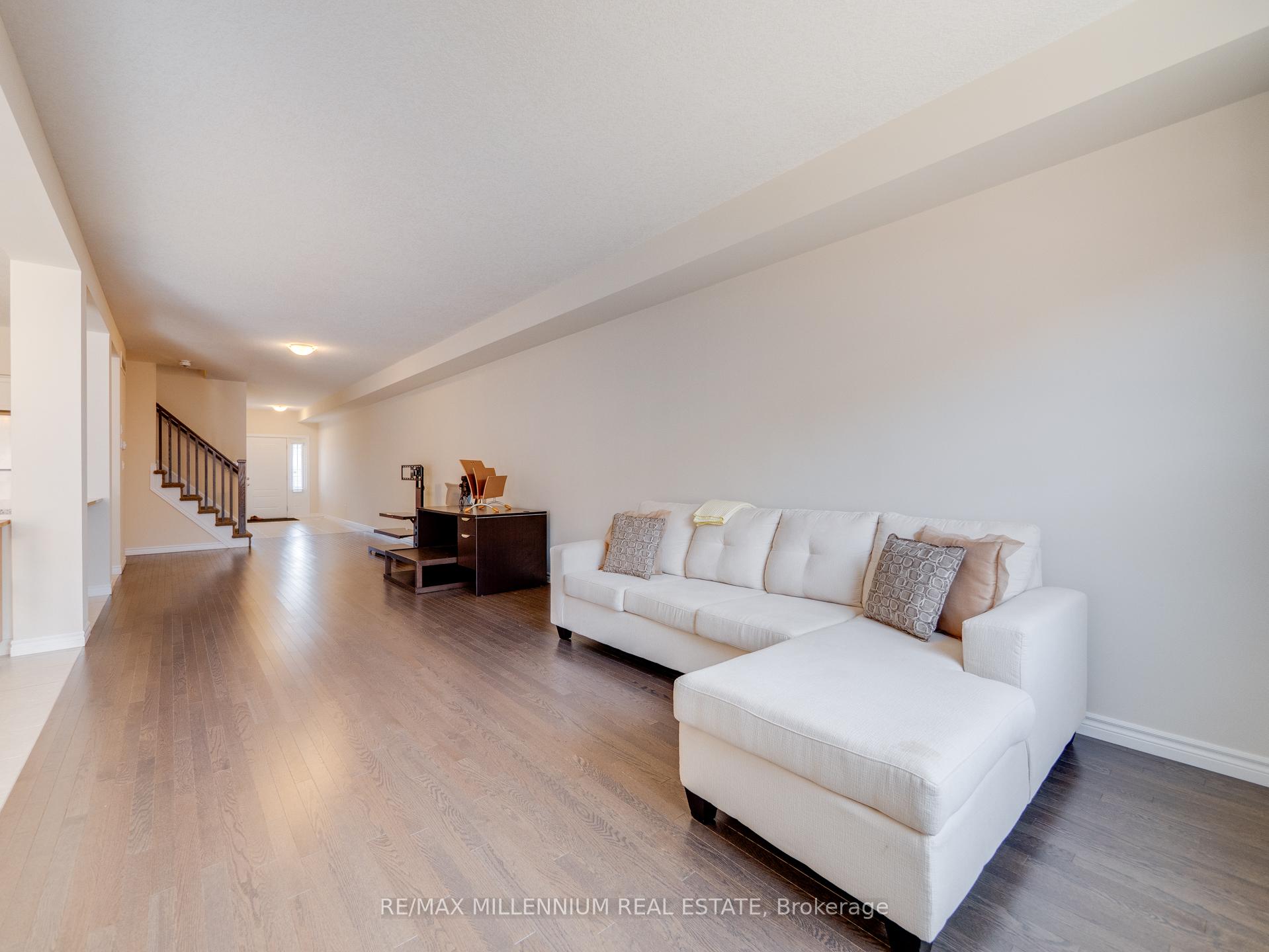 Photo 10 of Unit #1, 11 Burcombe Cross UPPER, Guelph, Pineridge/Westminster Woods — HOMEH