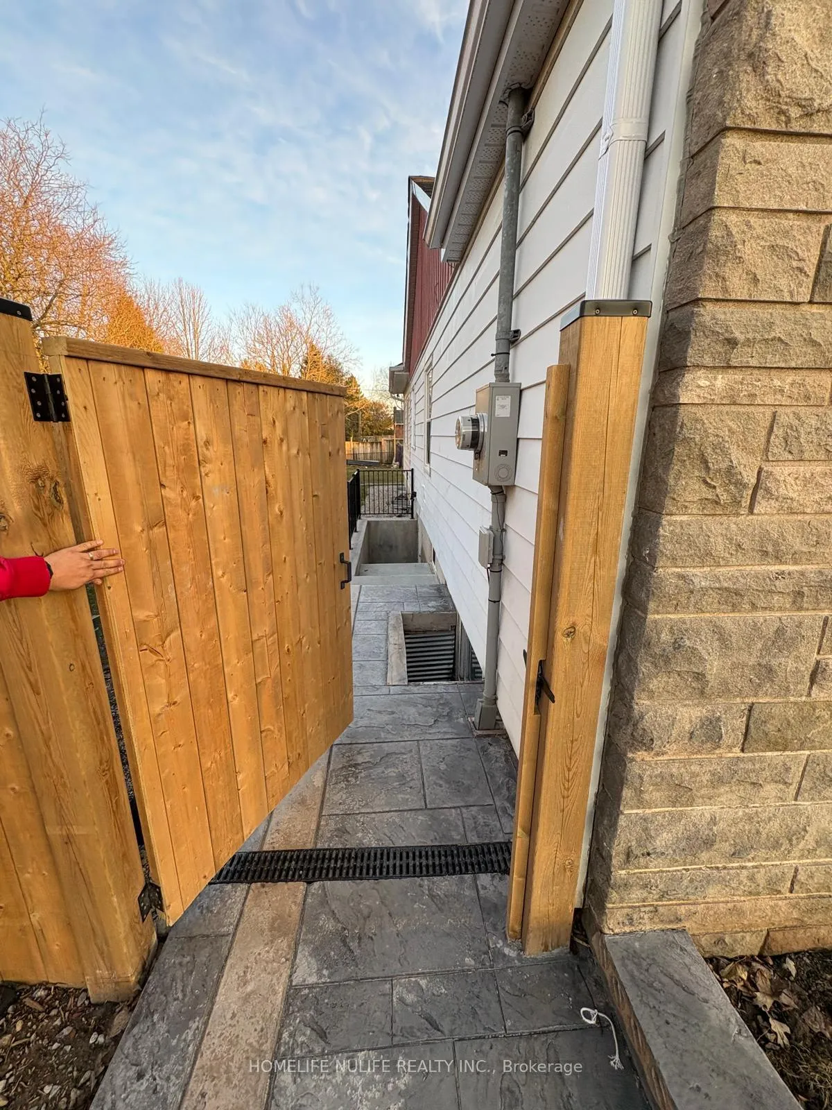 Photo 4 of Unit Basement, 188 Parkside Drive, Hamilton, Waterdown — HOMEH