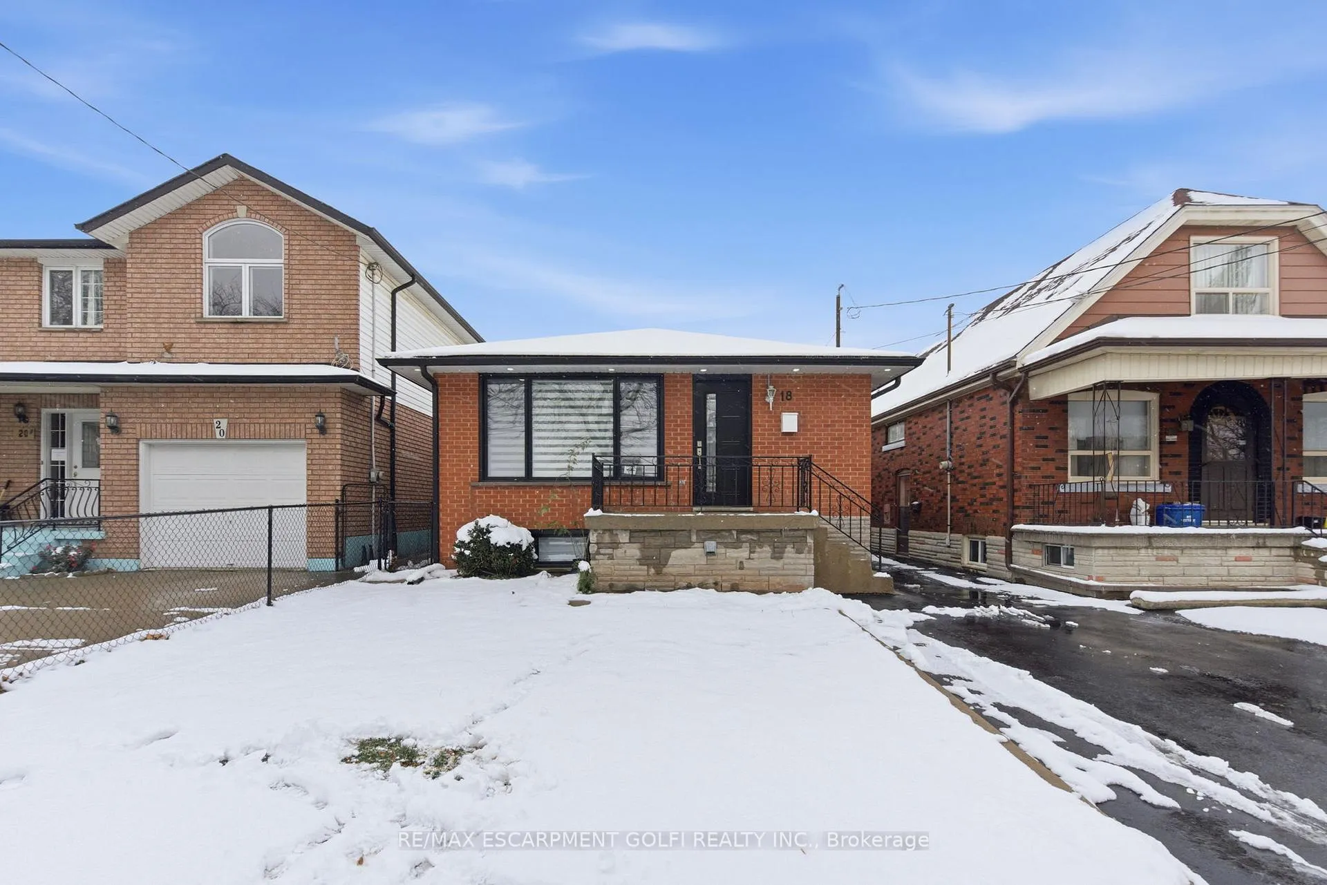 Front of 18 Ferrie Street W