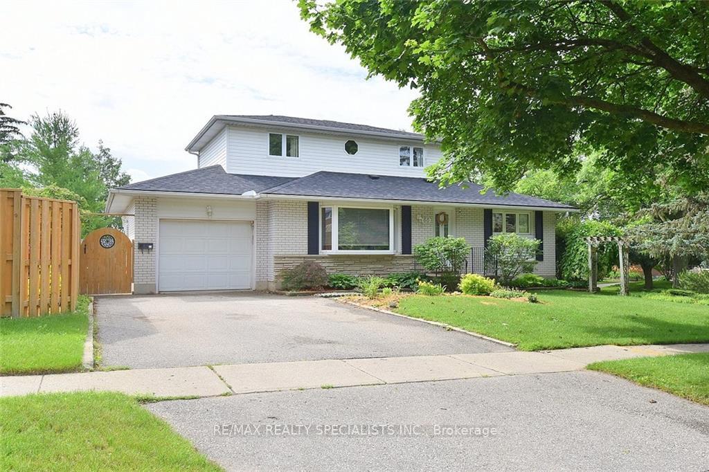 Front of 60 Kenwood Crescent