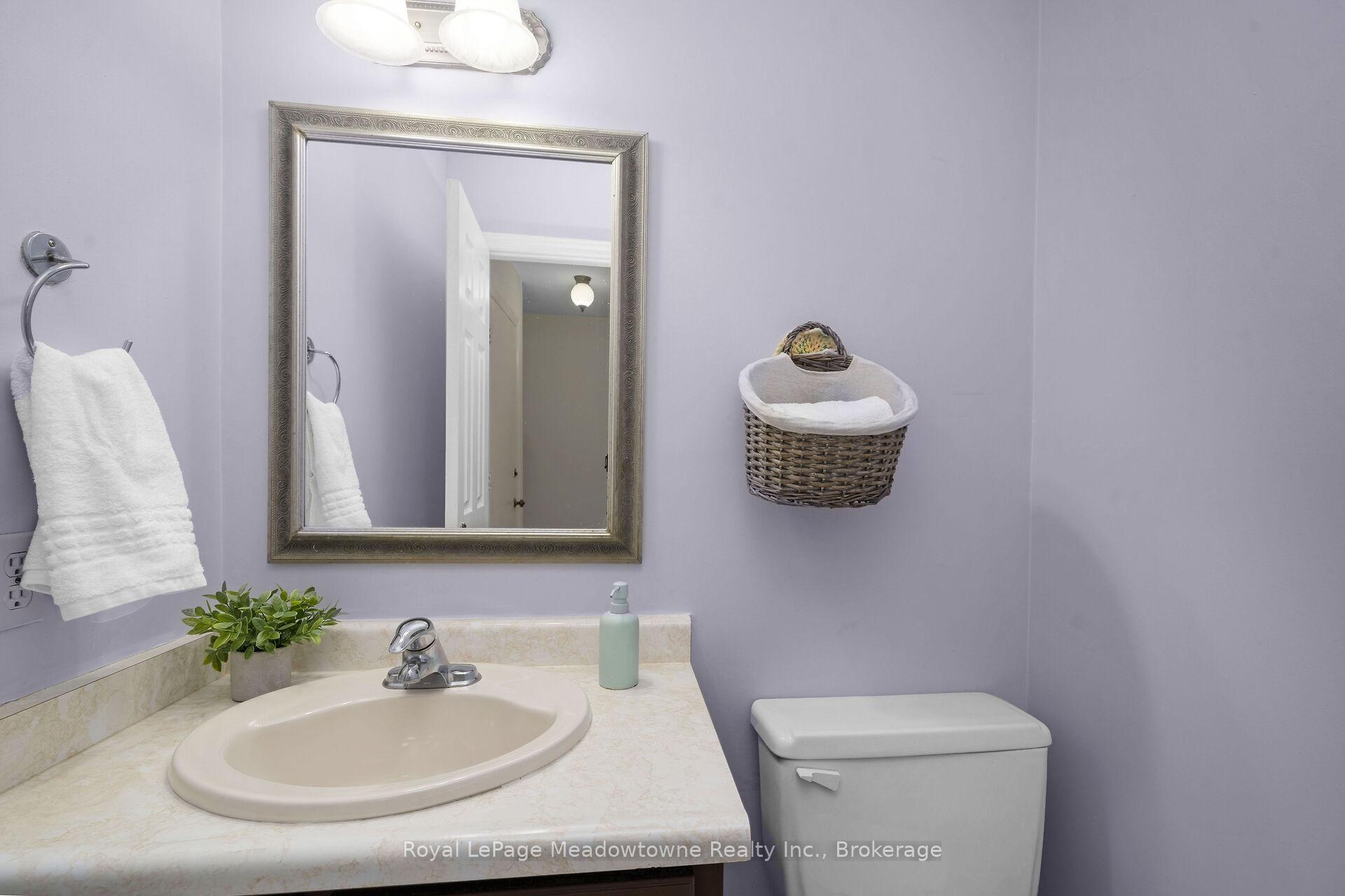 Photo 9 of 11 Valeriote Place, Guelph, Dovercliffe Park/Old University — HOMEH