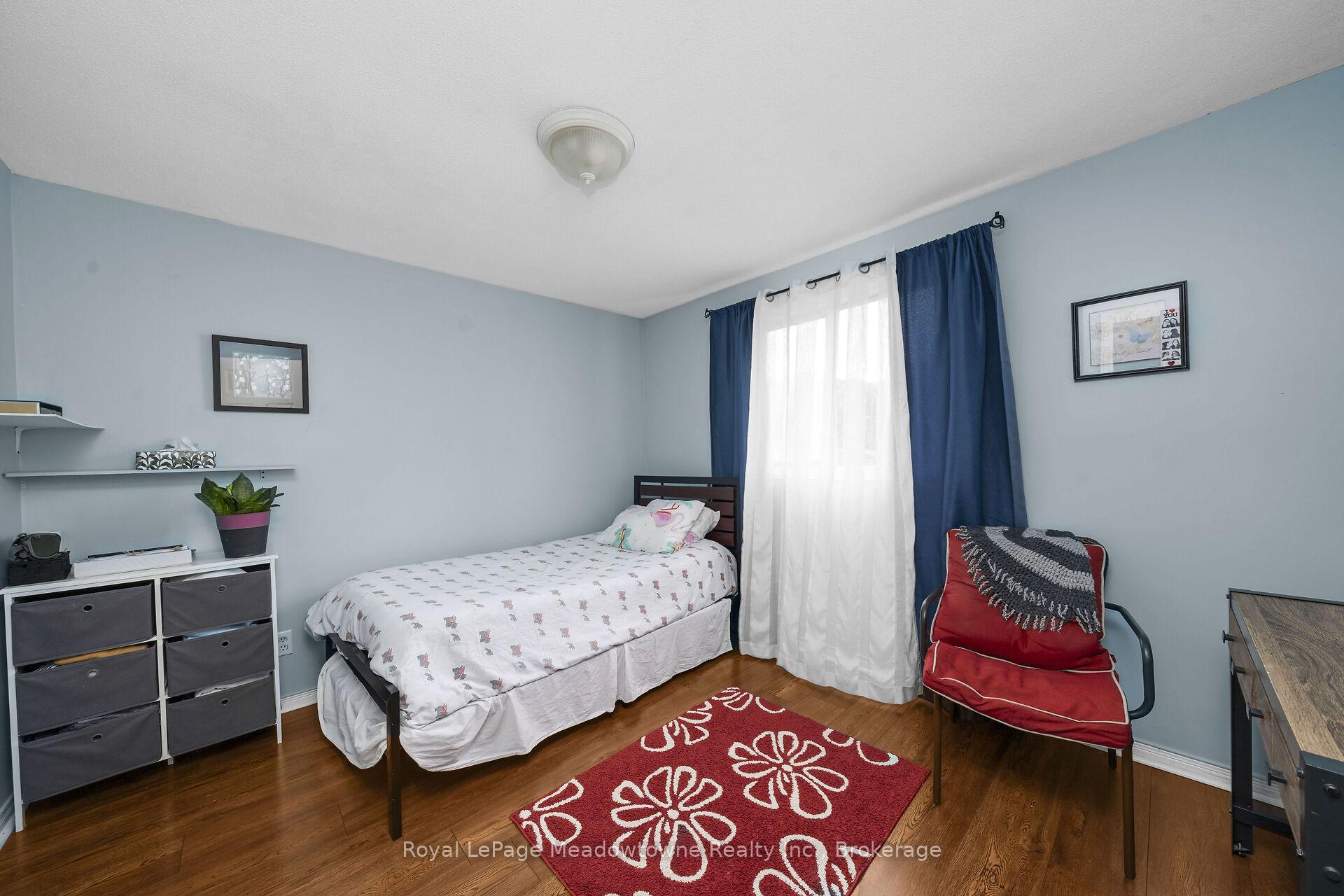 Photo 12 of 11 Valeriote Place, Guelph, Dovercliffe Park/Old University — HOMEH